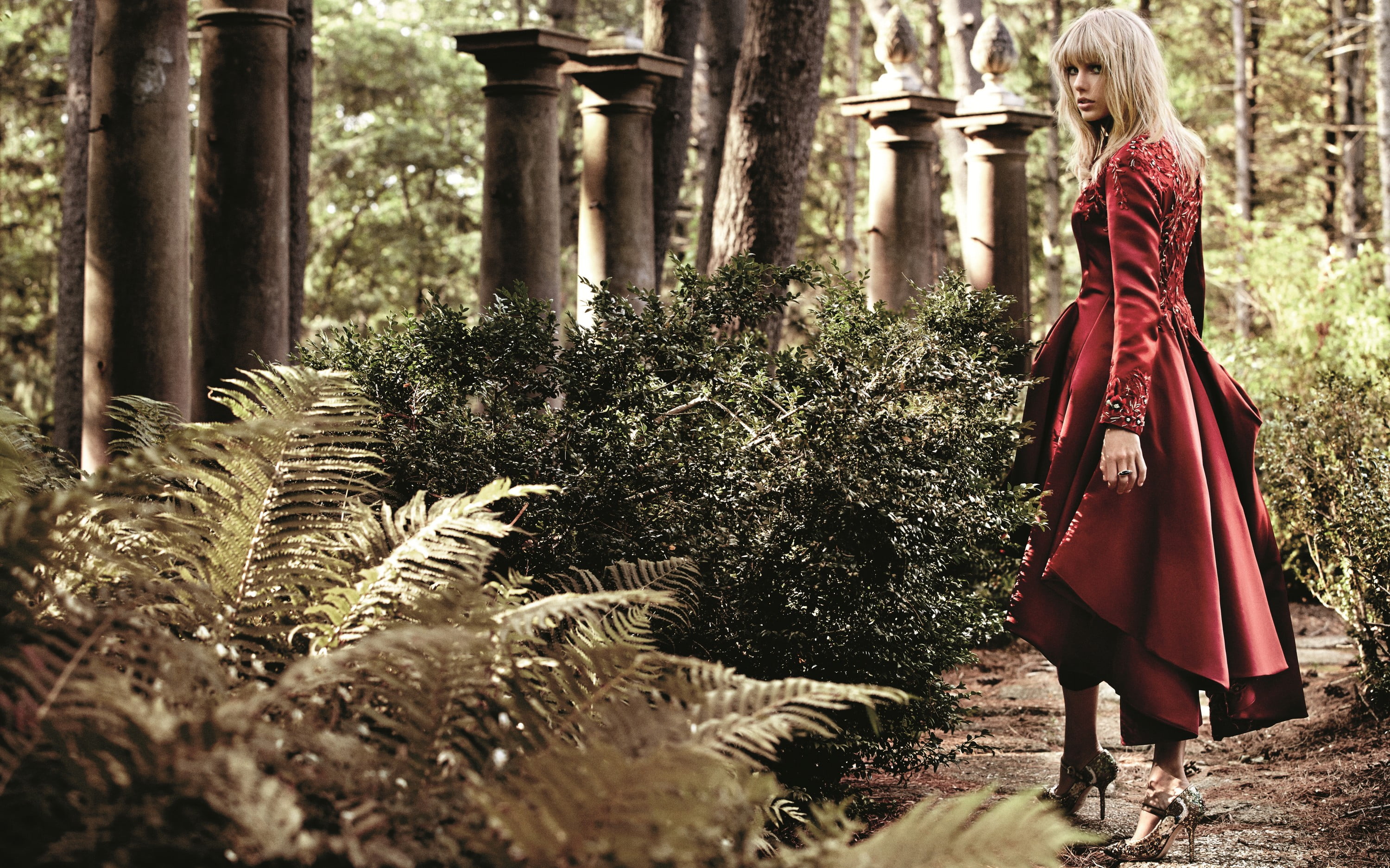 leisure activity, architecture, standing, real people, plant, adult, red dress, clothing, lifestyles, day, architectural column, full length, outdoors, HD Wallpaper