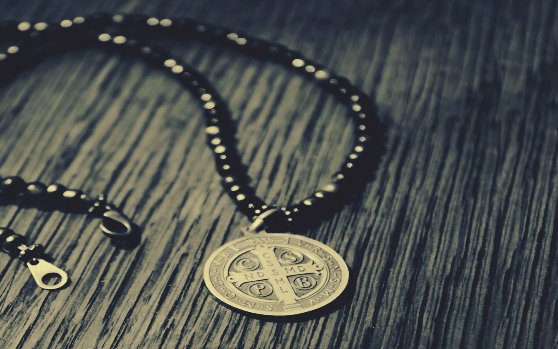 coin, wood - material, full frame, backgrounds, no people, focus on foreground, high angle view, close-up, cross, finance, colored, round, table, wealth, HD Wallpaper