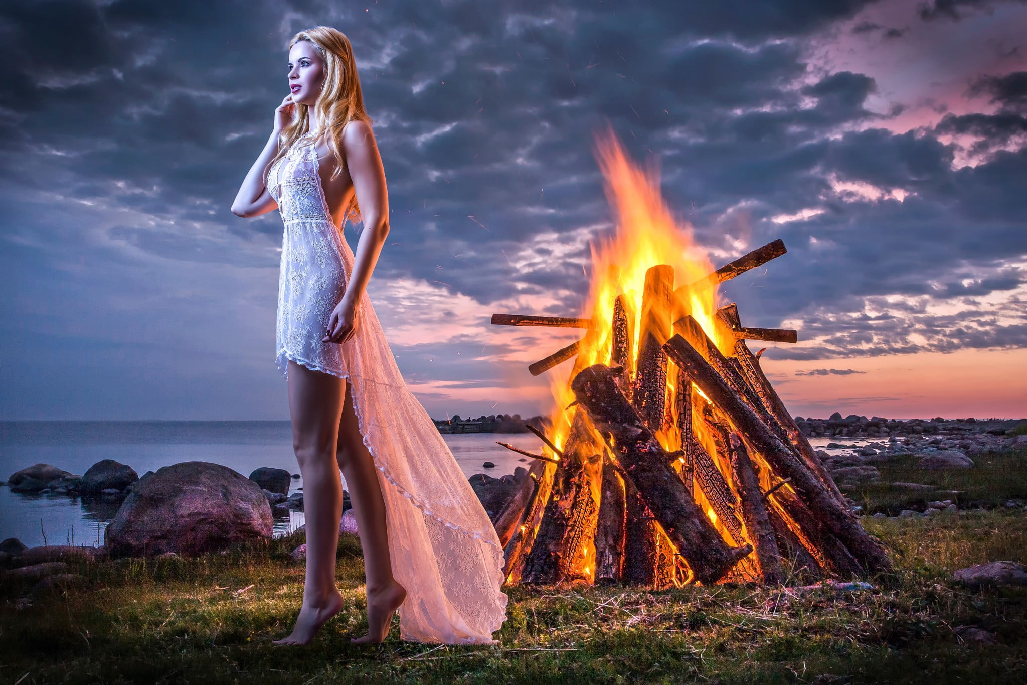 clouds, sunset, standing, rock, blond hair, hair, cloud - sky, wood, land, 1080P, sea, one person, model, casual clothing, barefoot, nature, fire, beauty in nature, HD Wallpaper