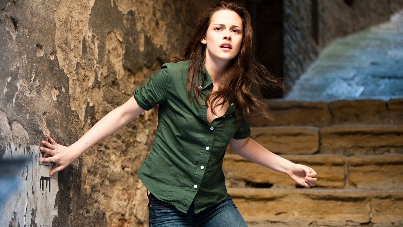 hair, beautiful woman, one person, long hair, wall - building feature, Movie, women, looking at camera, front view, portrait, Bella Swan, young women, jeans, HD Wallpaper