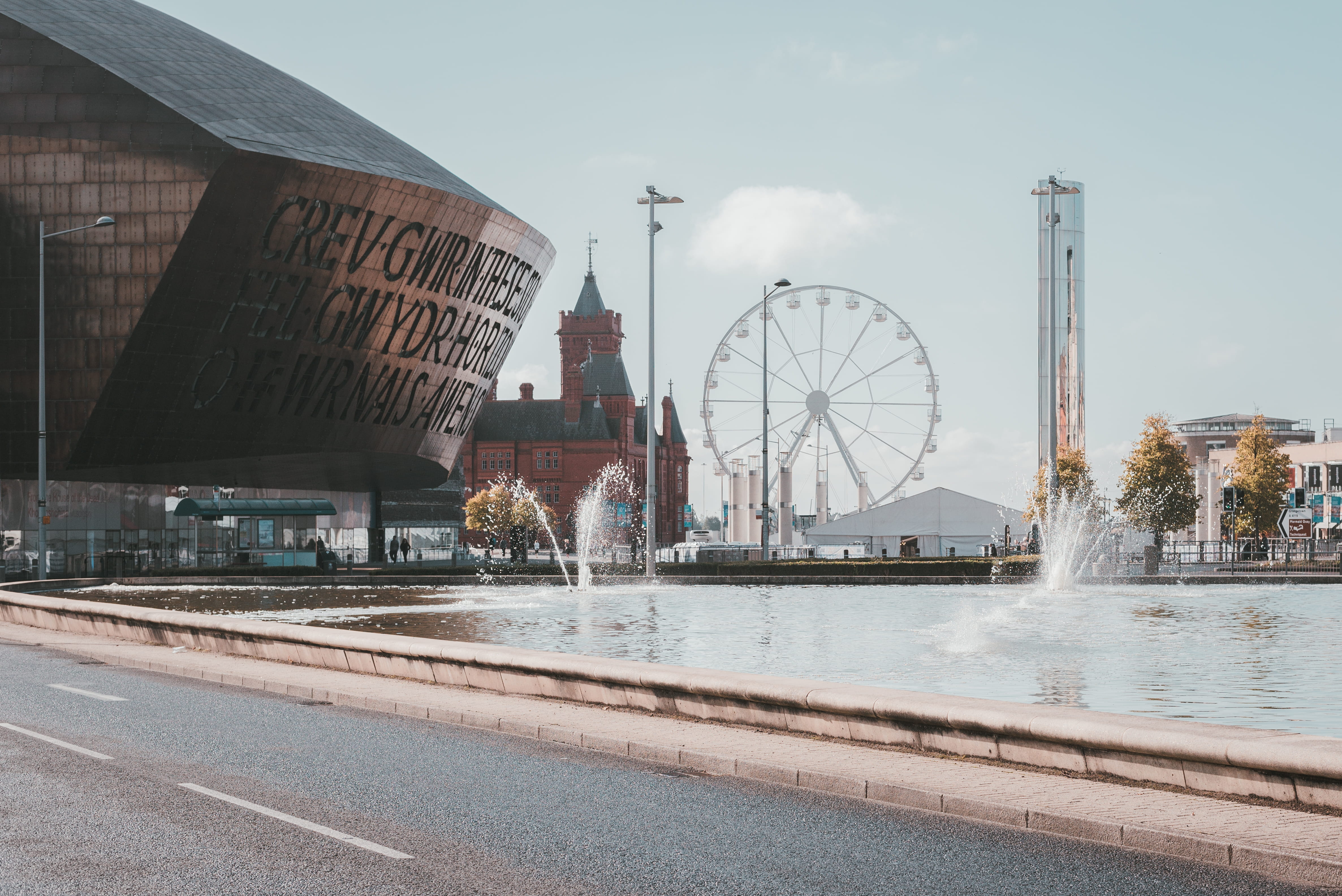 sky, fountain, united kingdom, amusement park, ferris wheel, travel destinations, 7 bute crescent, 4K, cardiff, building exterior, city, spraying, architecture, HD Wallpaper