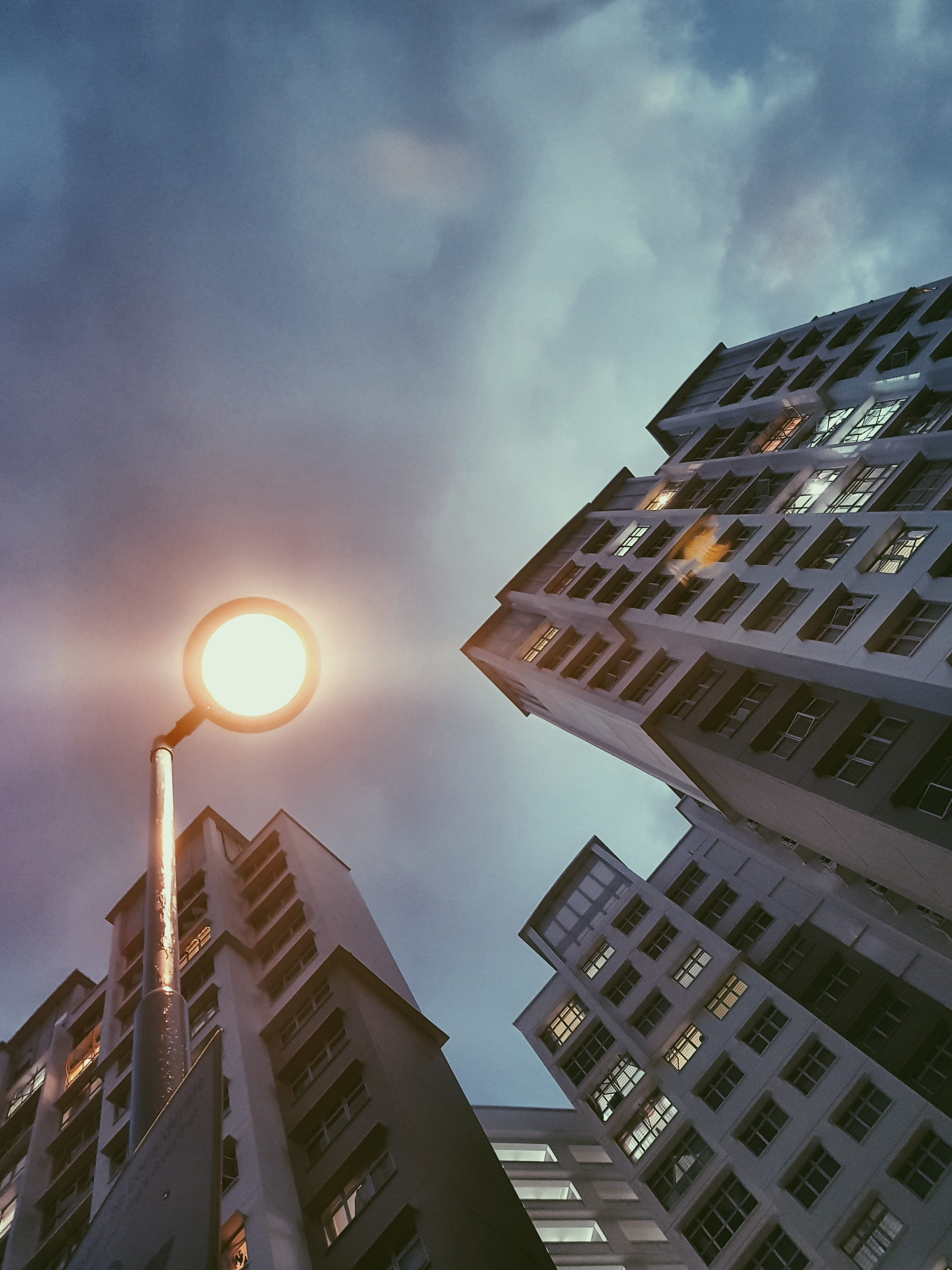 apartment, post, cloudy, office building exterior, modern, financial district, glass windows, sky, nature, lamp post, outdoors, photography, residential district, Phone HD Wallpaper