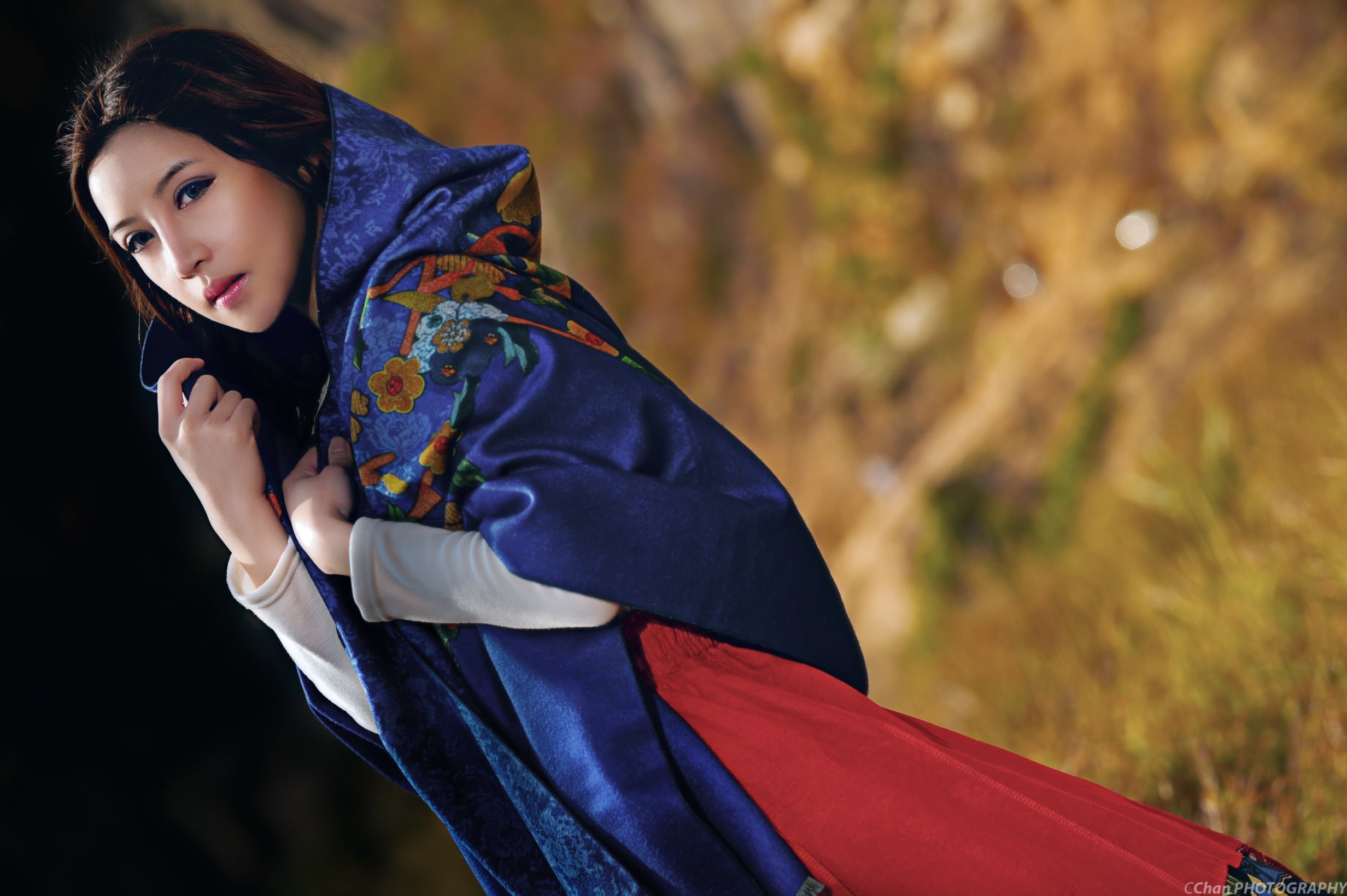 real people, three quarter length, women, beautiful woman, makeup, women outdoors, one person, standing, day, outdoors, leisure activity, adult, scarf, HD Wallpaper
