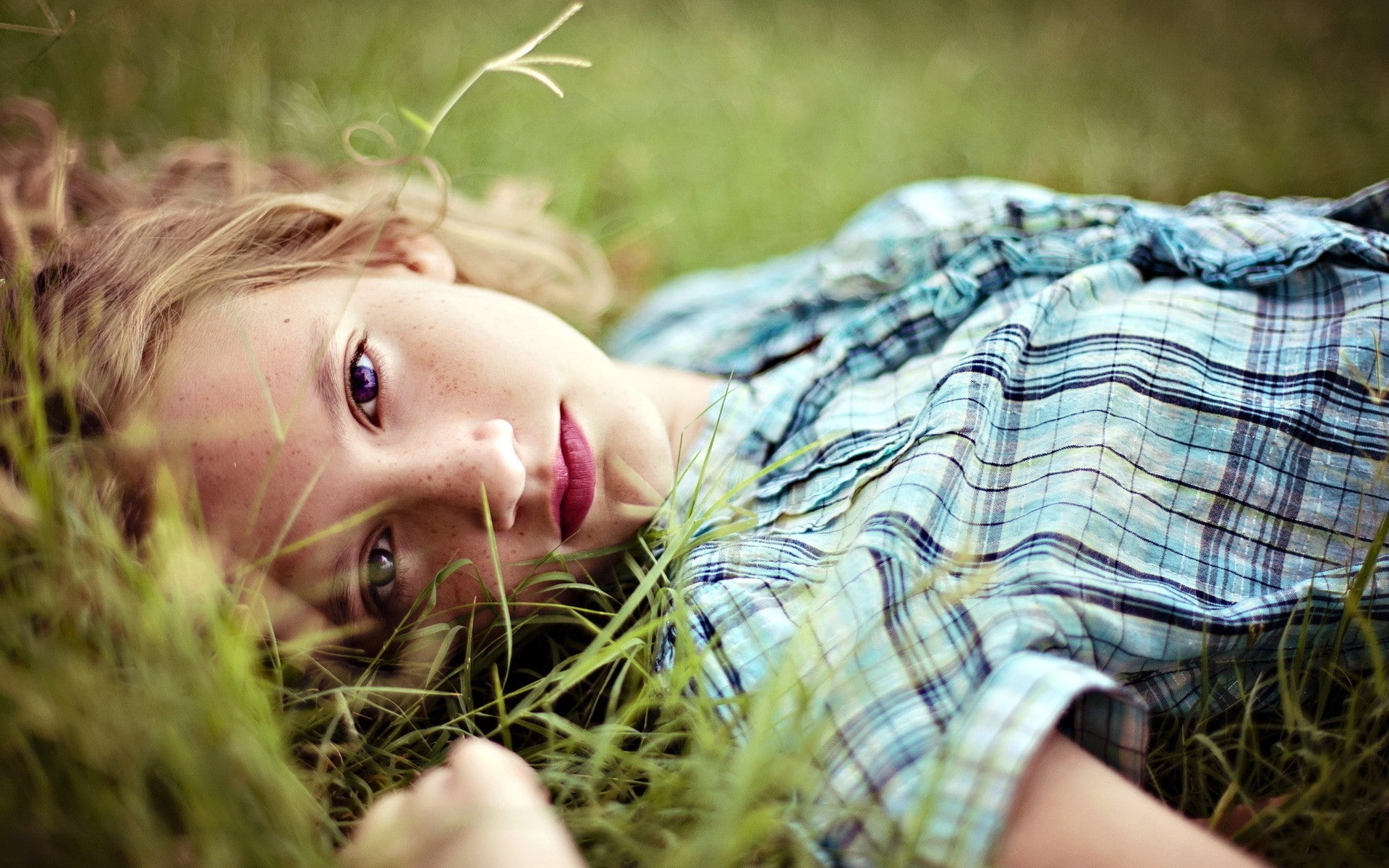 plaid shirt, freckles, brunette, women, 1080P, grass, little girl, fake iris, HD Wallpaper