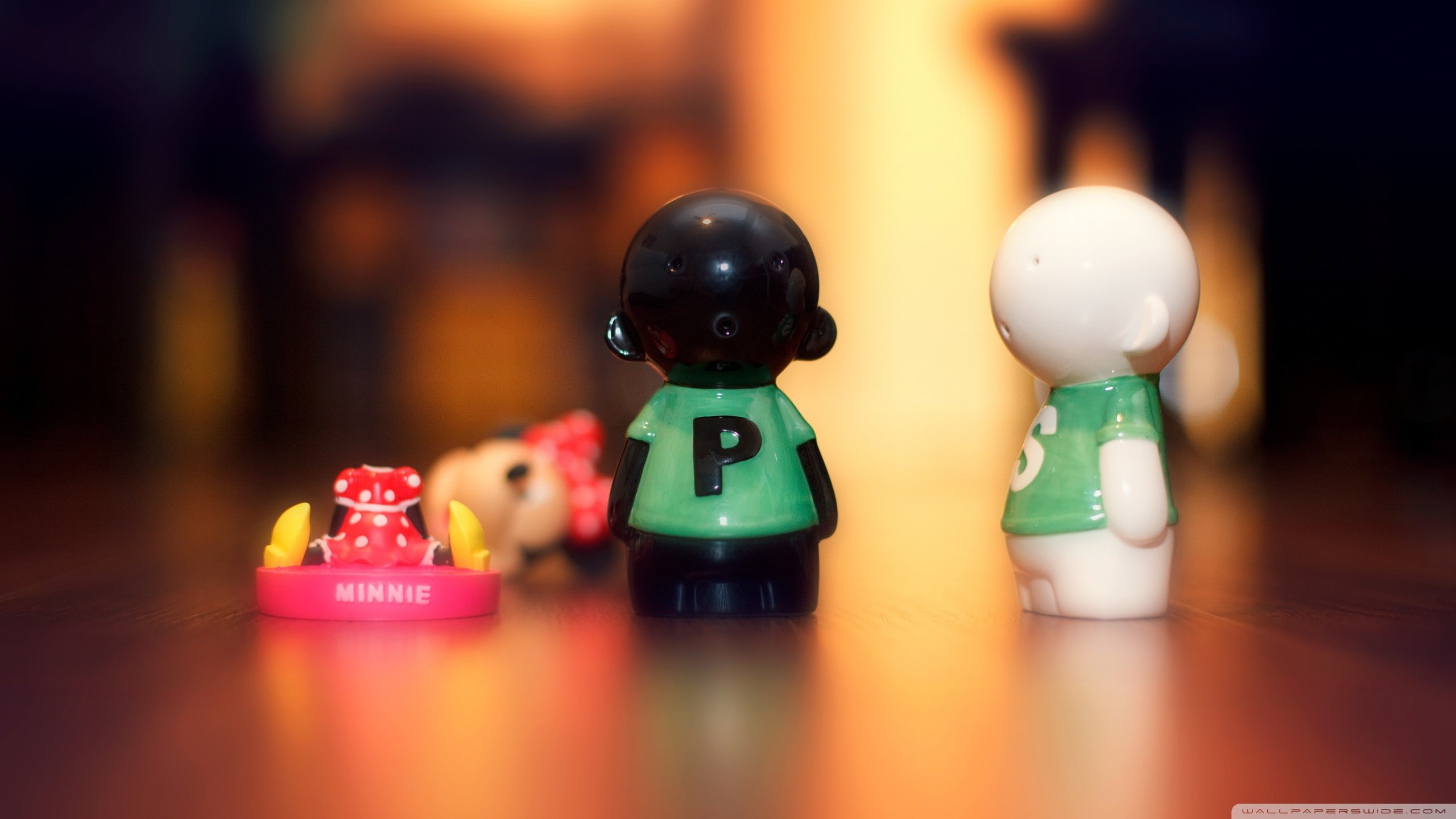 knight - chess piece, male likeness, multi colored, no people, chess, selective focus, still life, toy, table, representation, green color, 2K, action figures, HD Wallpaper