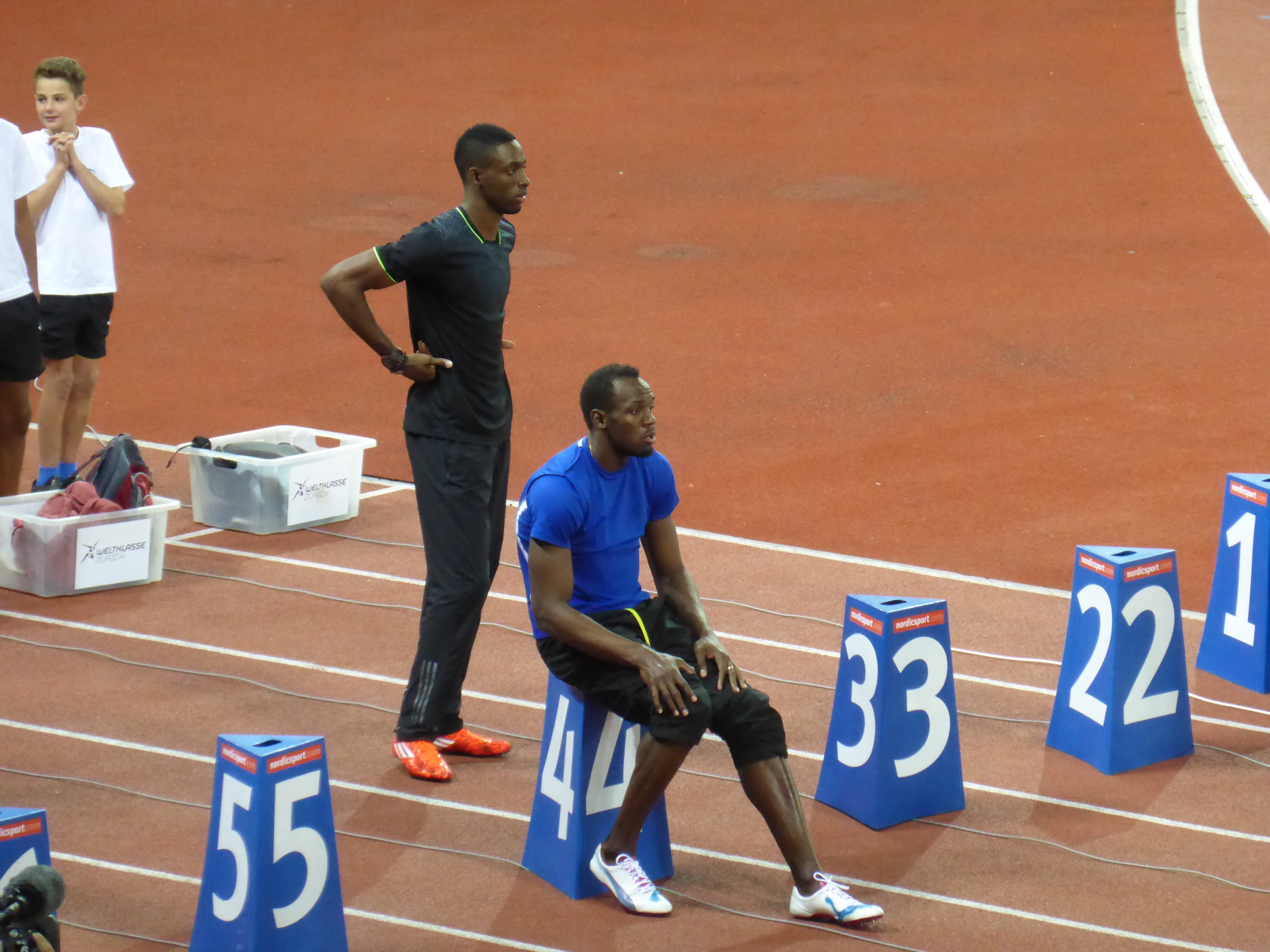 sportsman, real people, man, athlete, world class, number, men, sports track, 100 m run, Run, standing, 100 M, competitive sport, track and field, wearing, HD Wallpaper