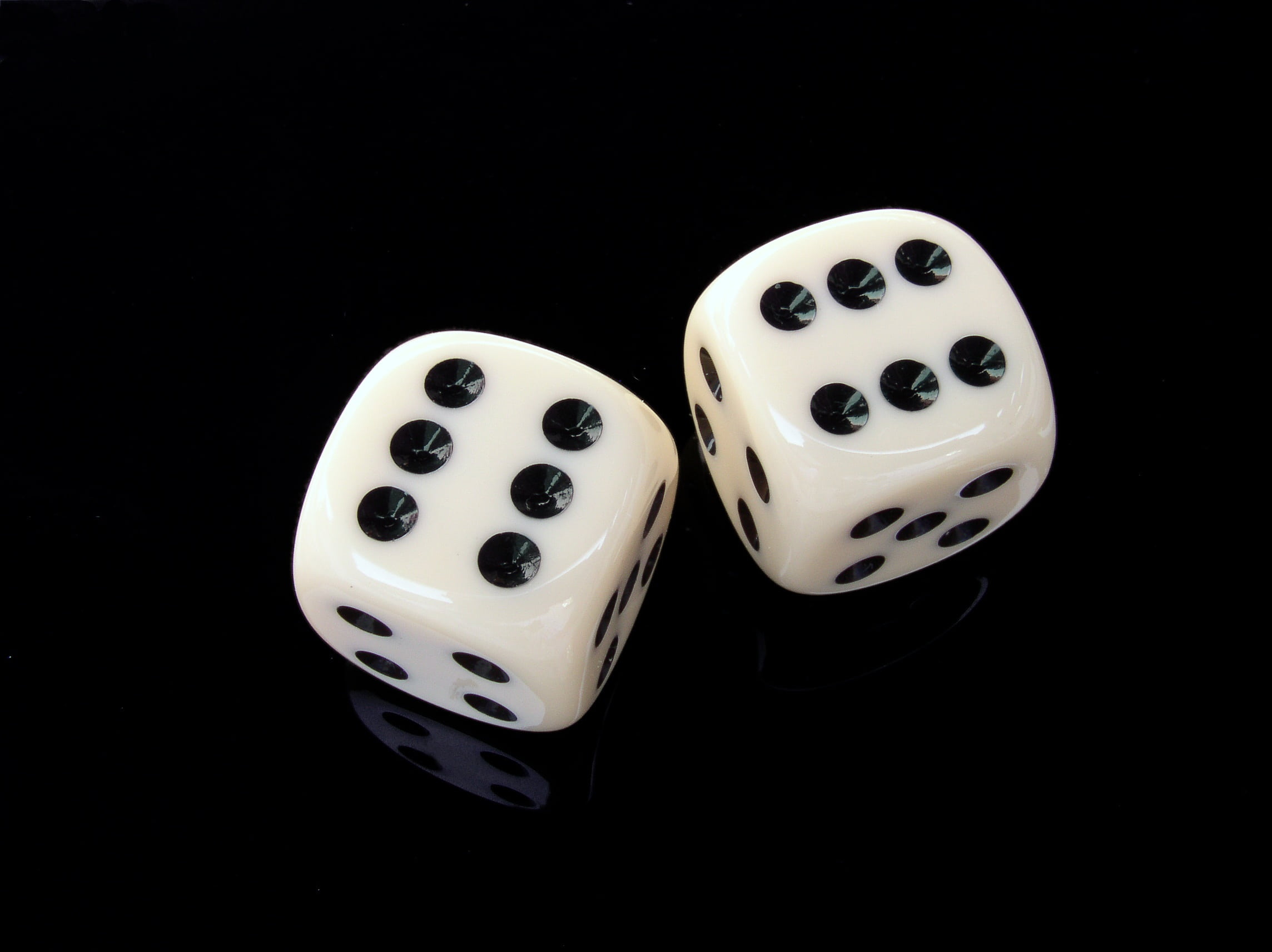 play, cube shape, white, instantaneous speed, game of chance, two, food and drink, close-up, lucky dice, cubes, copy space, game, leisure games, luck, opportunity, HD Wallpaper