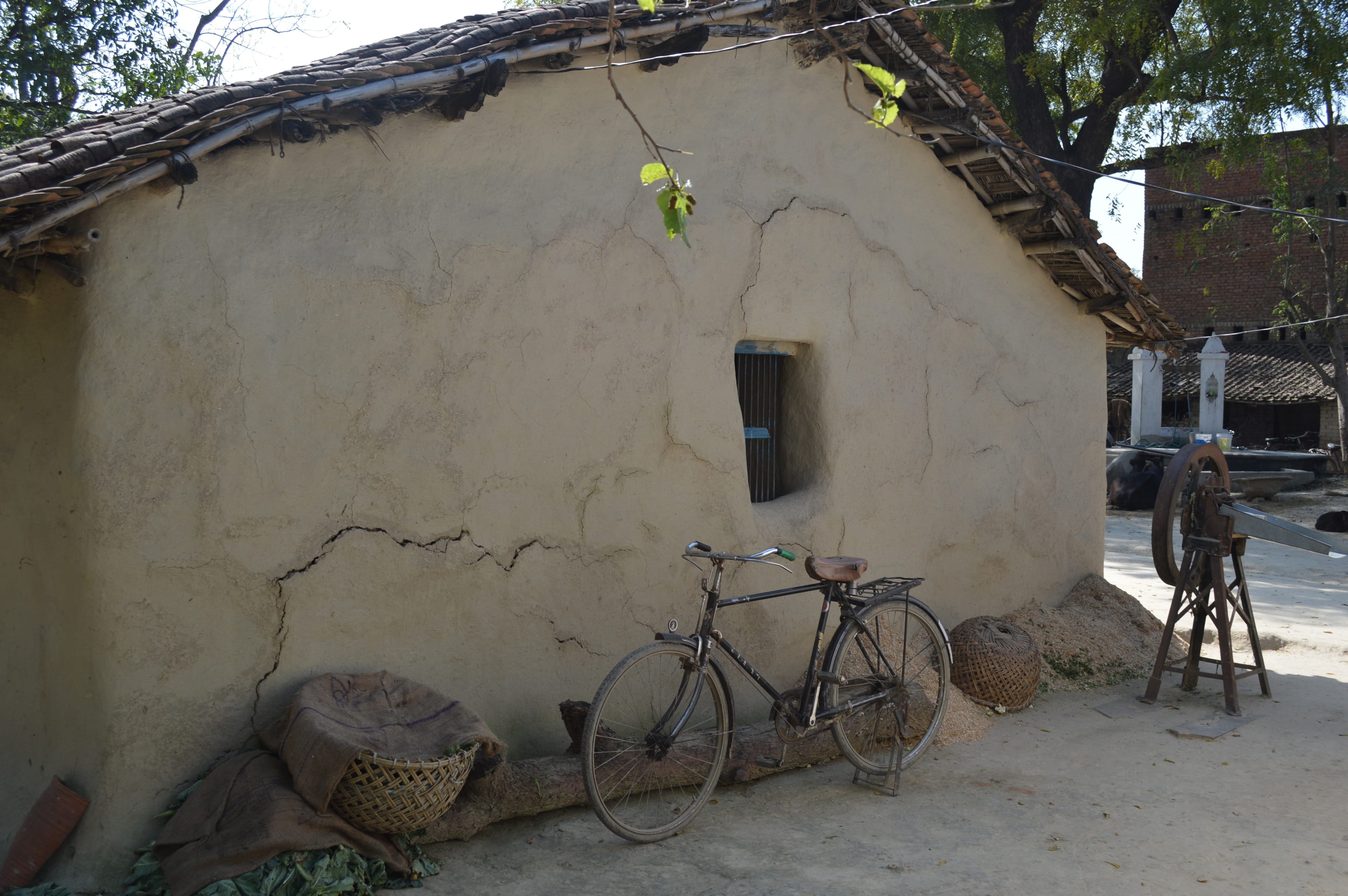 architecture, tree, stationary, outdoors, straw, 2K, hut, mud, countryside, built structure, nature, indian village, no people, house, day, mode of transportation, HD Wallpaper