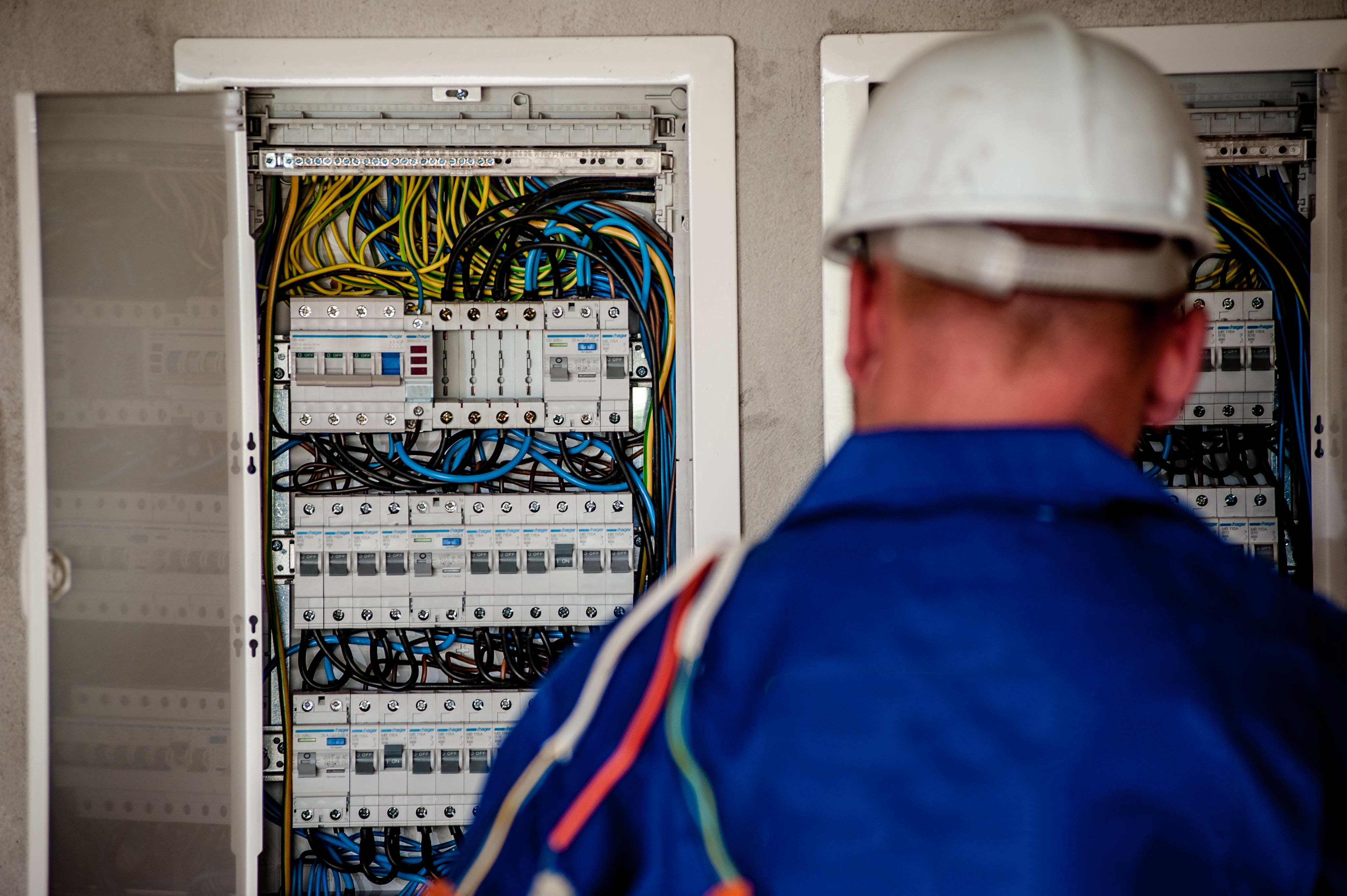one person, cable, factory, work, electricity, the industry, male, communication, industrial, business, engineering, electrician, industry, adult, expertise, HD Wallpaper