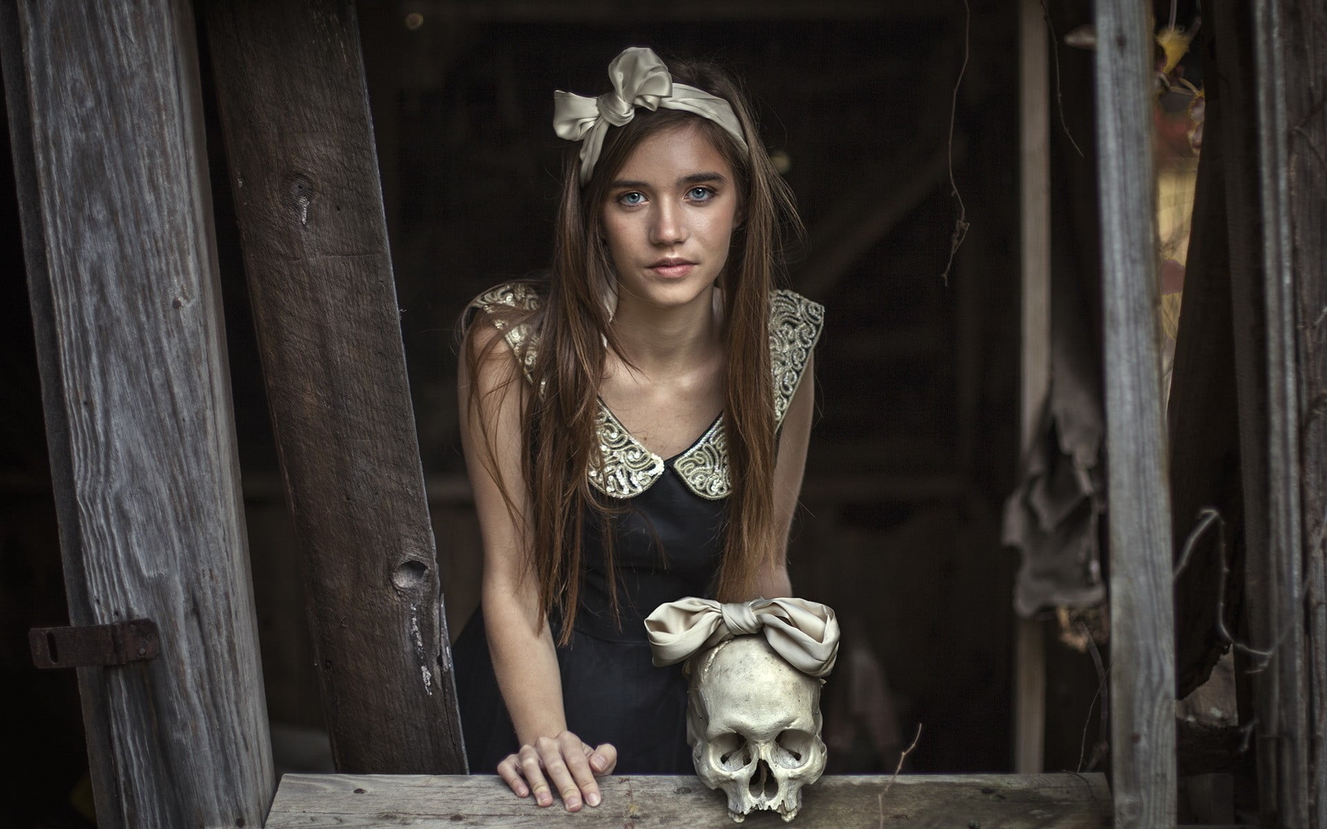 mammal, women, beautiful woman, model, hair, beauty, domestic animals, one person, livestock, 1080P, front view, pets, domestic, looking at camera, skull, HD Wallpaper