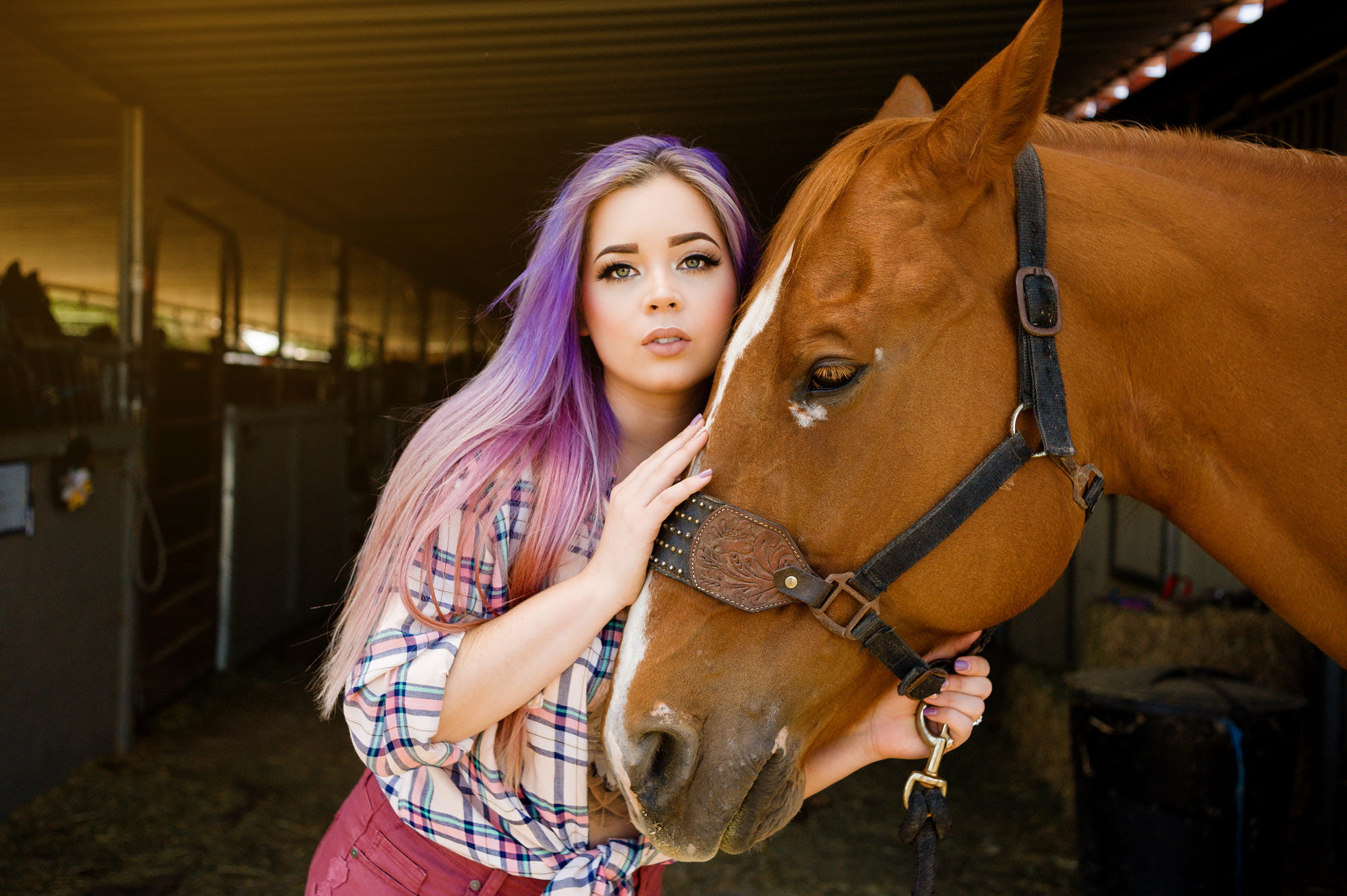 horse, dyed hair, shirt, stable, women, 1080P, green eyes, portrait, blonde, face, long hair, HD Wallpaper
