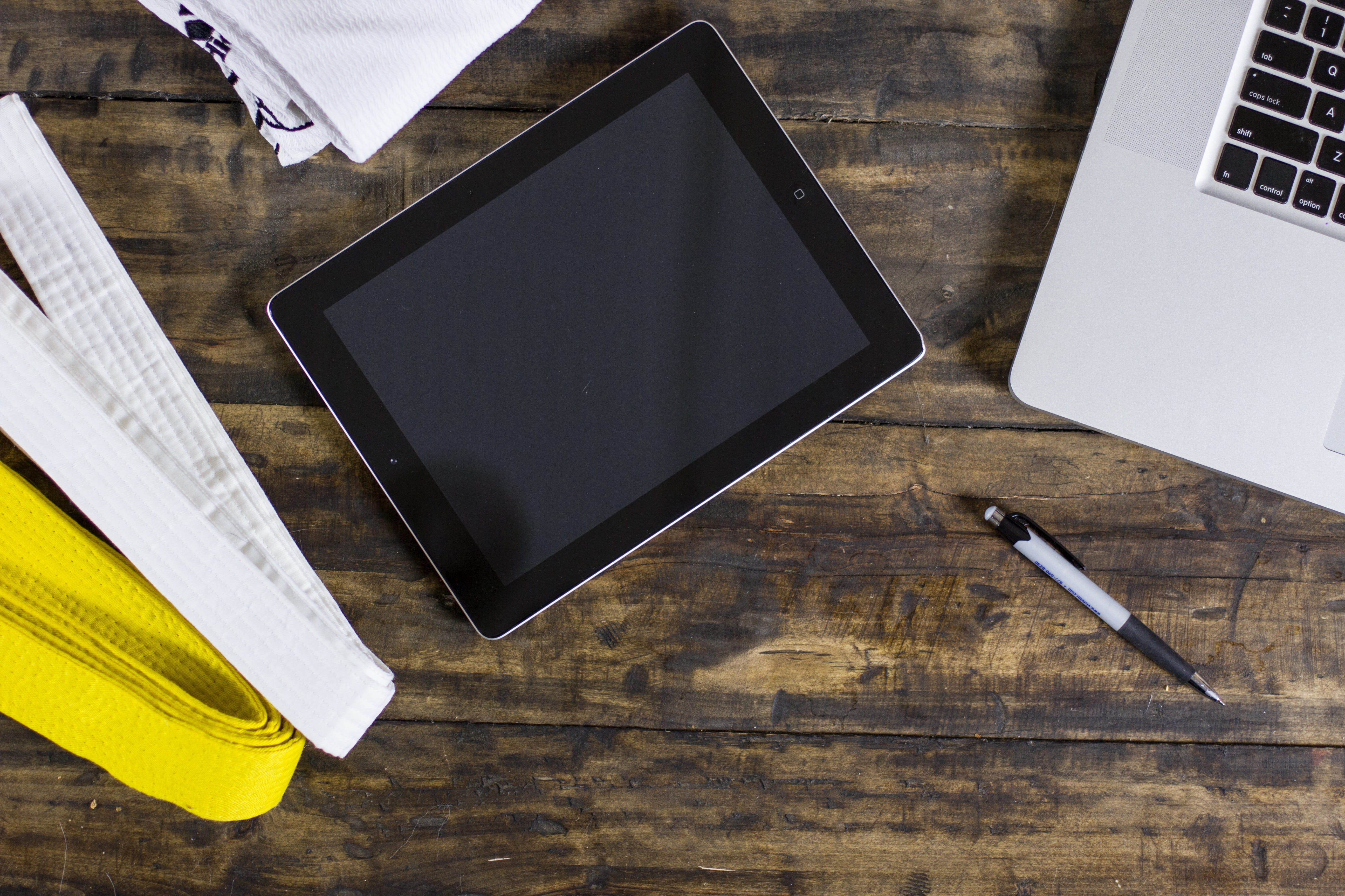 note pad, communication, high angle view, computer, studio shot, macbook, wood - Material, paper, editor, workplace, document, screen, karate, photograph, HD Wallpaper