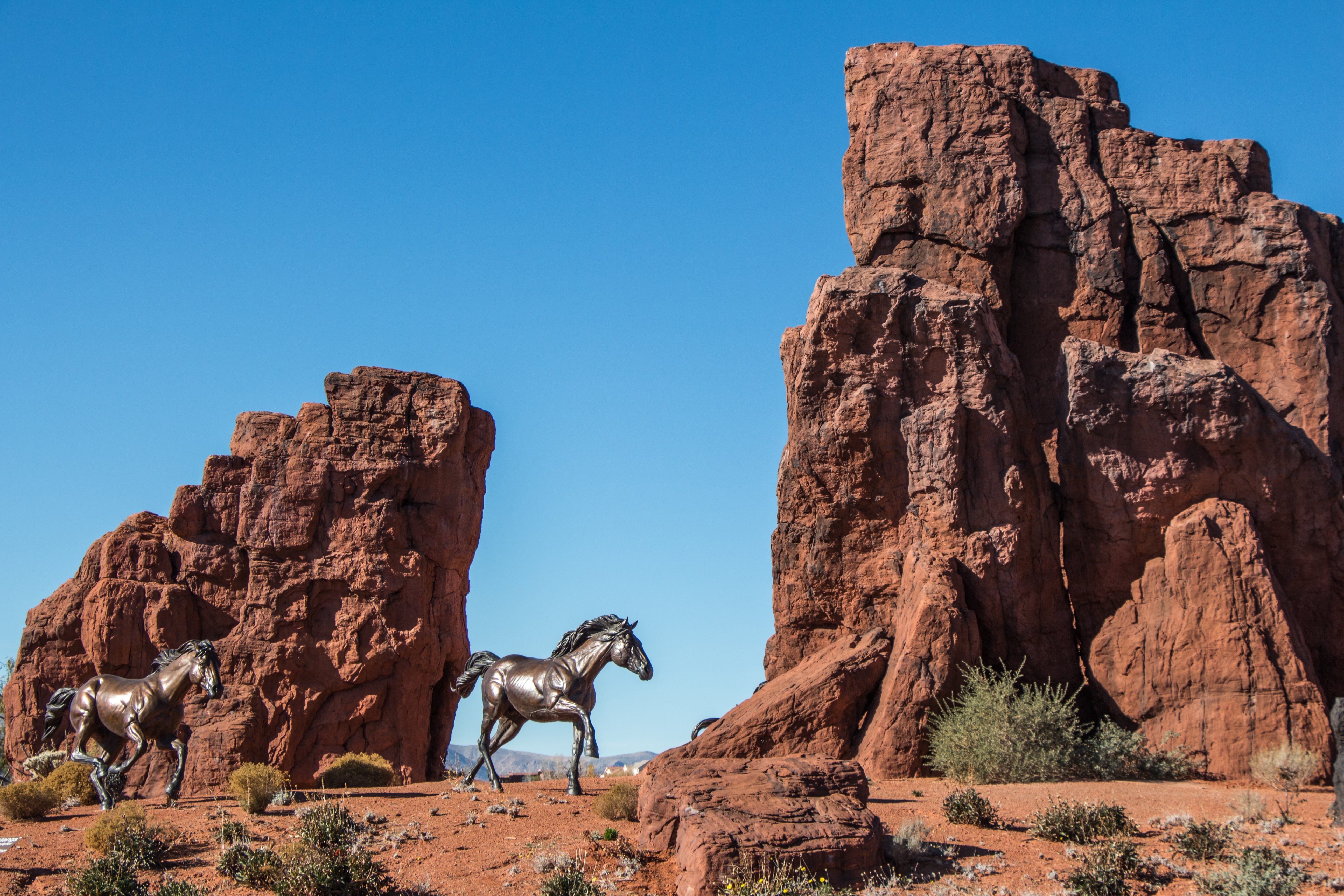 culture, outdoors, landmark, rock - object, mountains, representation, sky, symbol, nature, statue, 5K, animal representation, travel, history, day, sandstone, HD Wallpaper