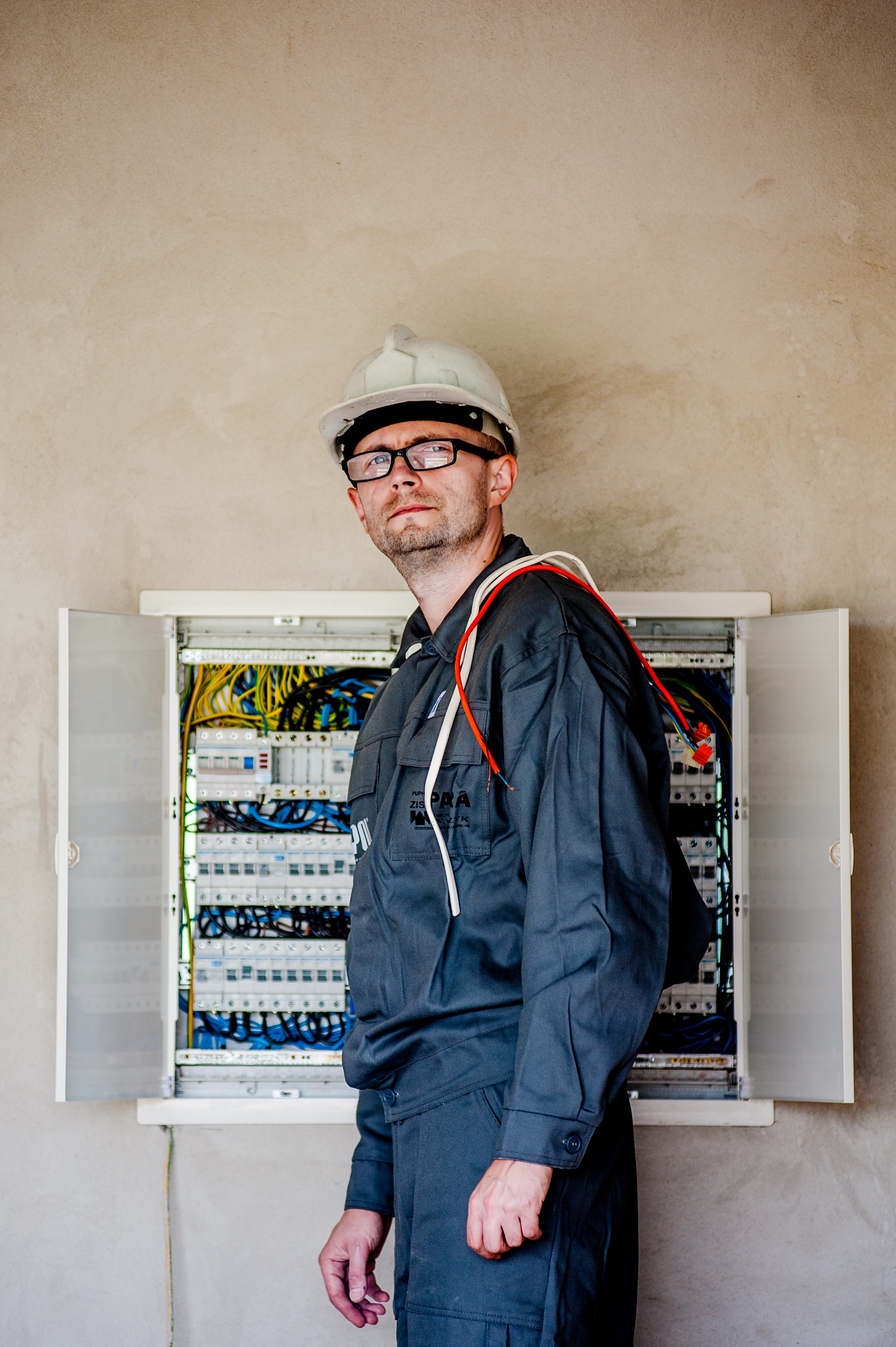 employee, eyeglasses, factory, work, electrician, architect, worker, building, portrait, pro, s, the hand, black, business, glasses, indoors, safety, manual Worker, Phone HD Wallpaper