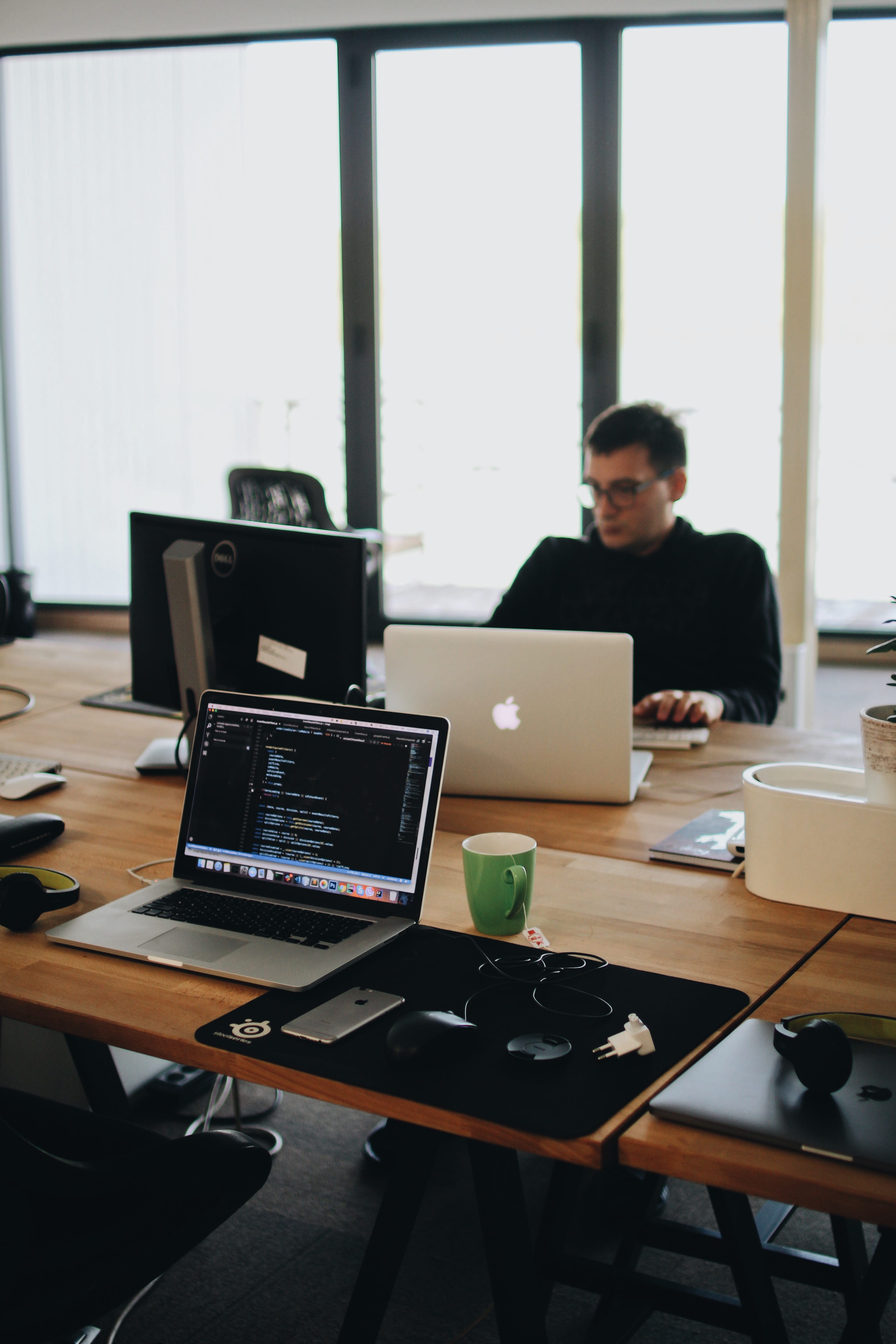 shirt, behind, one person, work, indoors, furniture, employee, web developer, blur, wireless technology, adult, sitting, communication, black, business, Phone HD Wallpaper