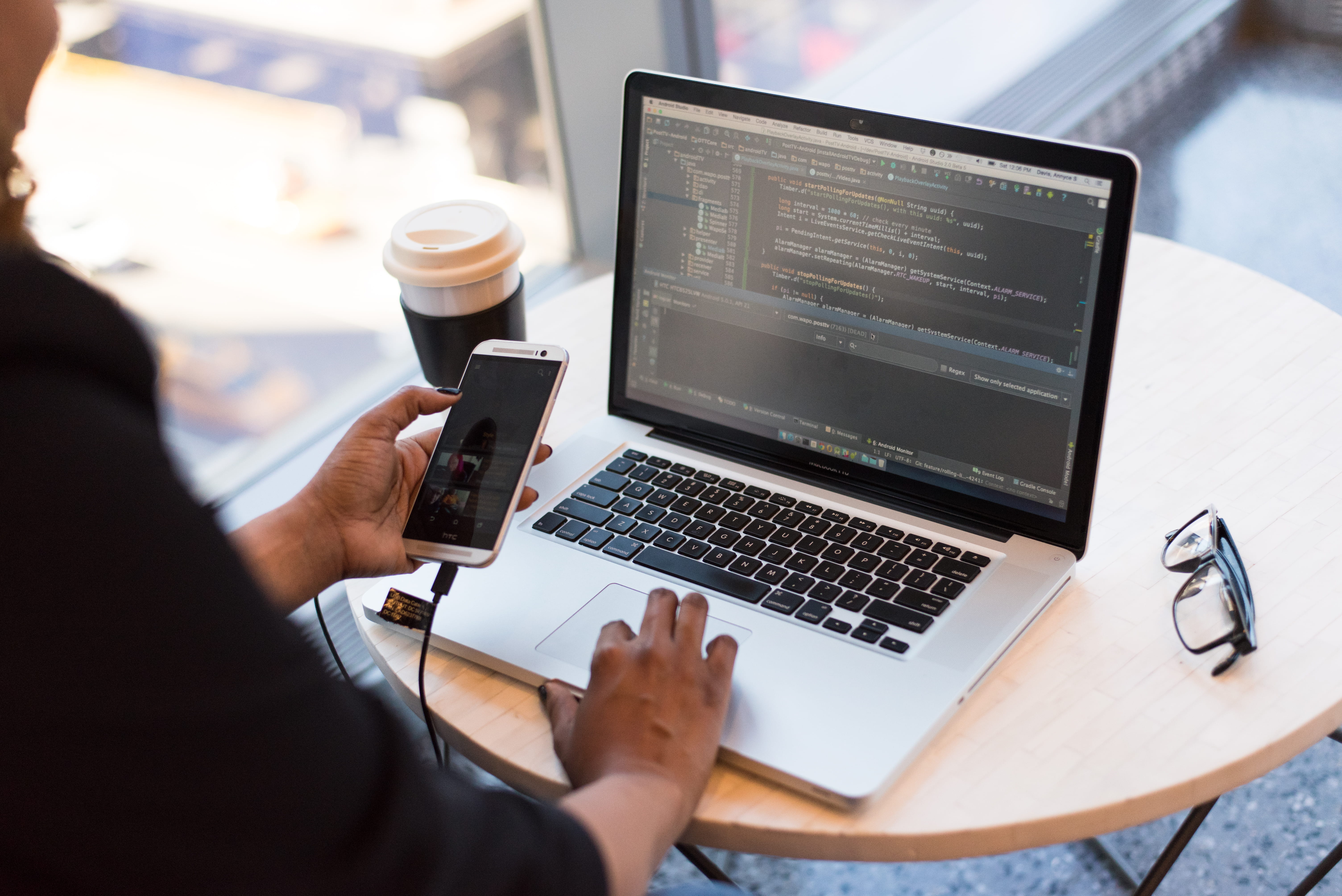 wireless technology, person, software, internet, pro, indoors, surfing the net, work, macbook, using laptop, laptop, workspace, real people, software development, HD Wallpaper