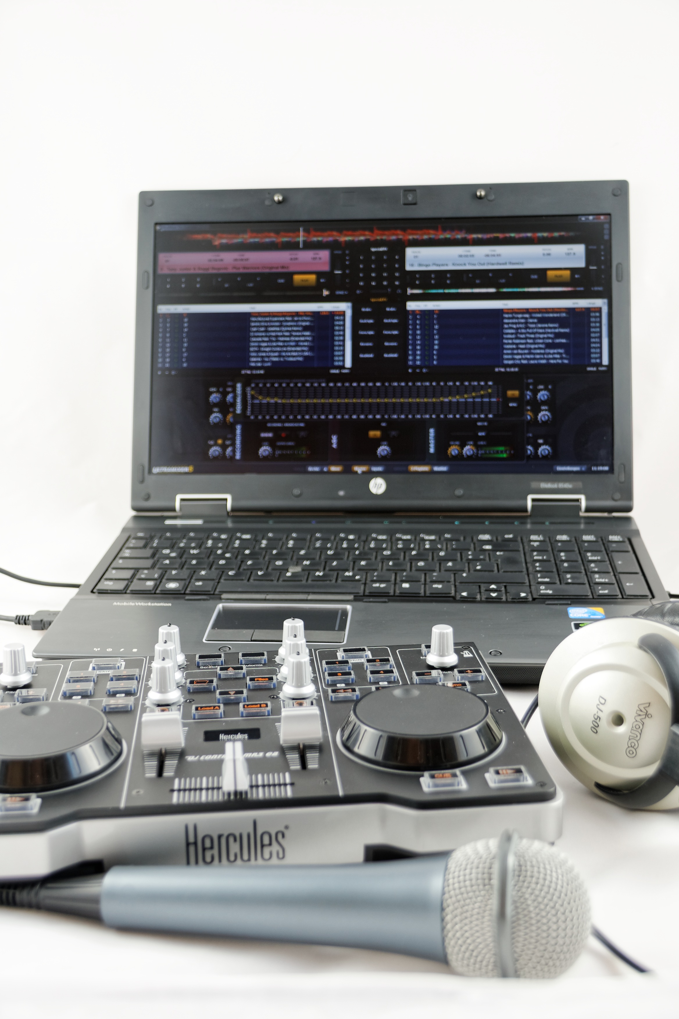 indoors, entertainment, laptop, 2K, no people, still life, computer, white background, vivanco, notebook, hewlett packard, set, dj, technical device, close-up, Phone HD Wallpaper