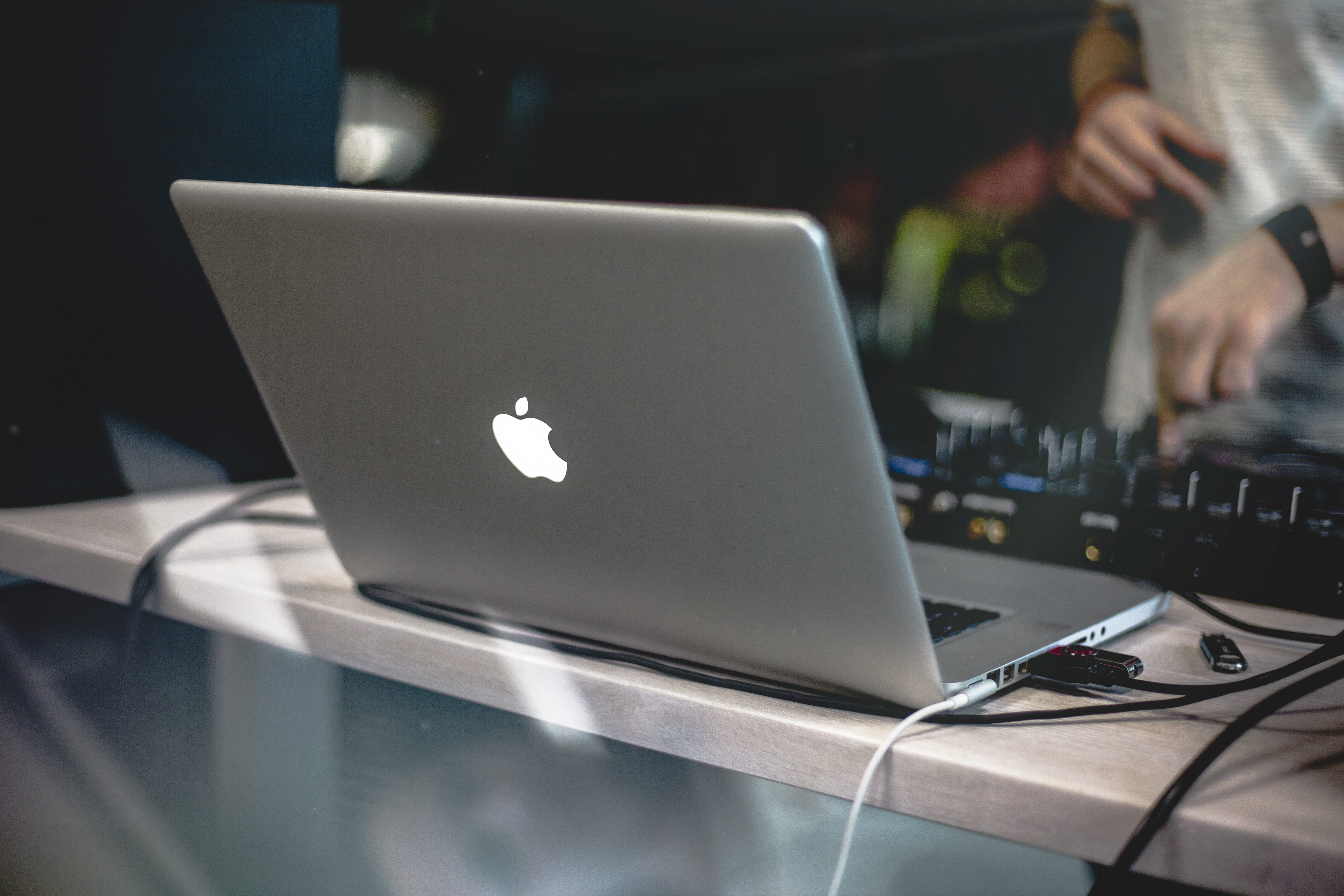wireless, sound mixer, close-up, wires, restaurant, human body part, one person, table, technology, pro, human hand, laptop, internet, photography, focus on foreground, HD Wallpaper