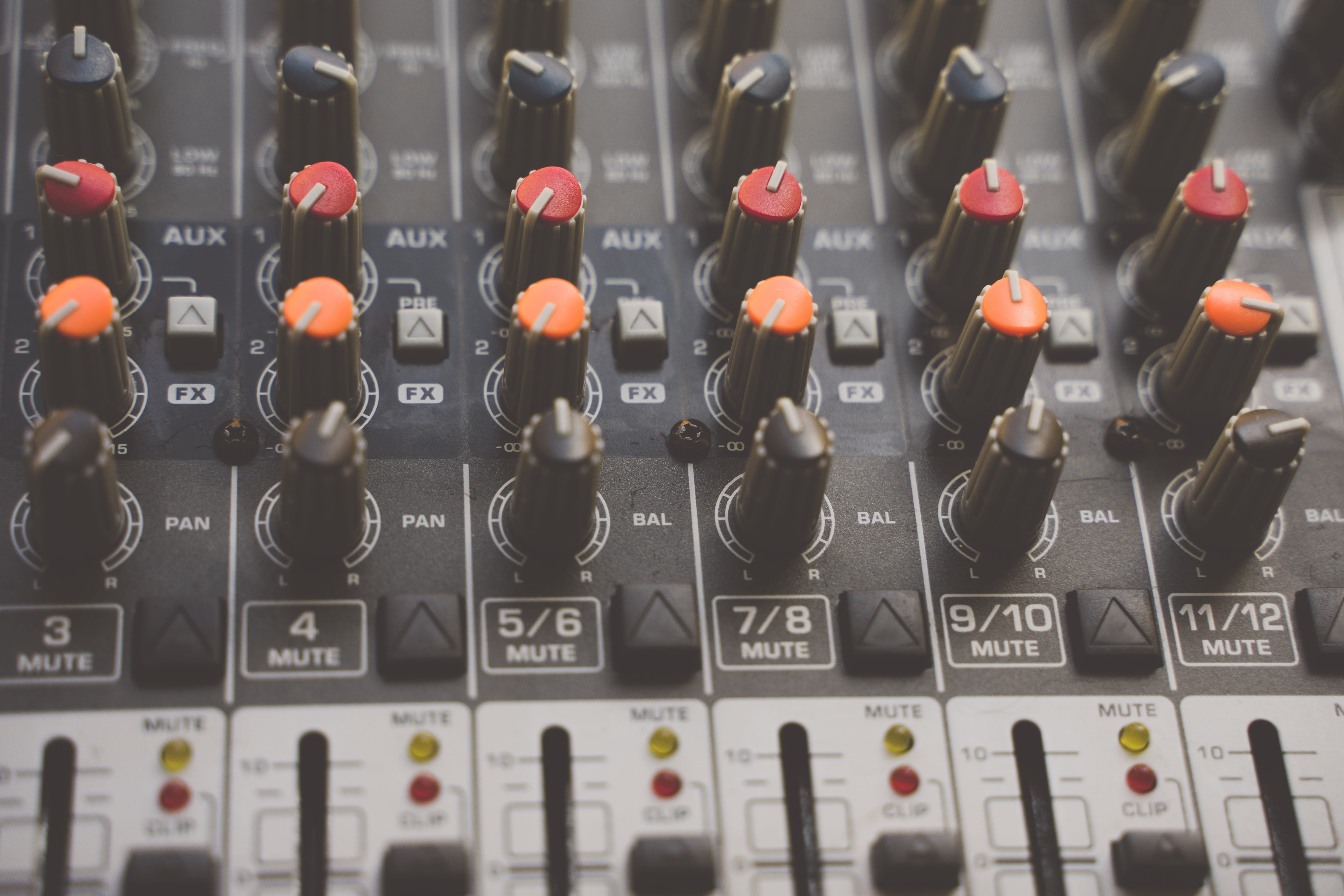 technology, connection, studio, music studio, day, close-up, volume, birthday party, full frame, audio, sound, communication, equipment, in a row, selective focus, HD Wallpaper