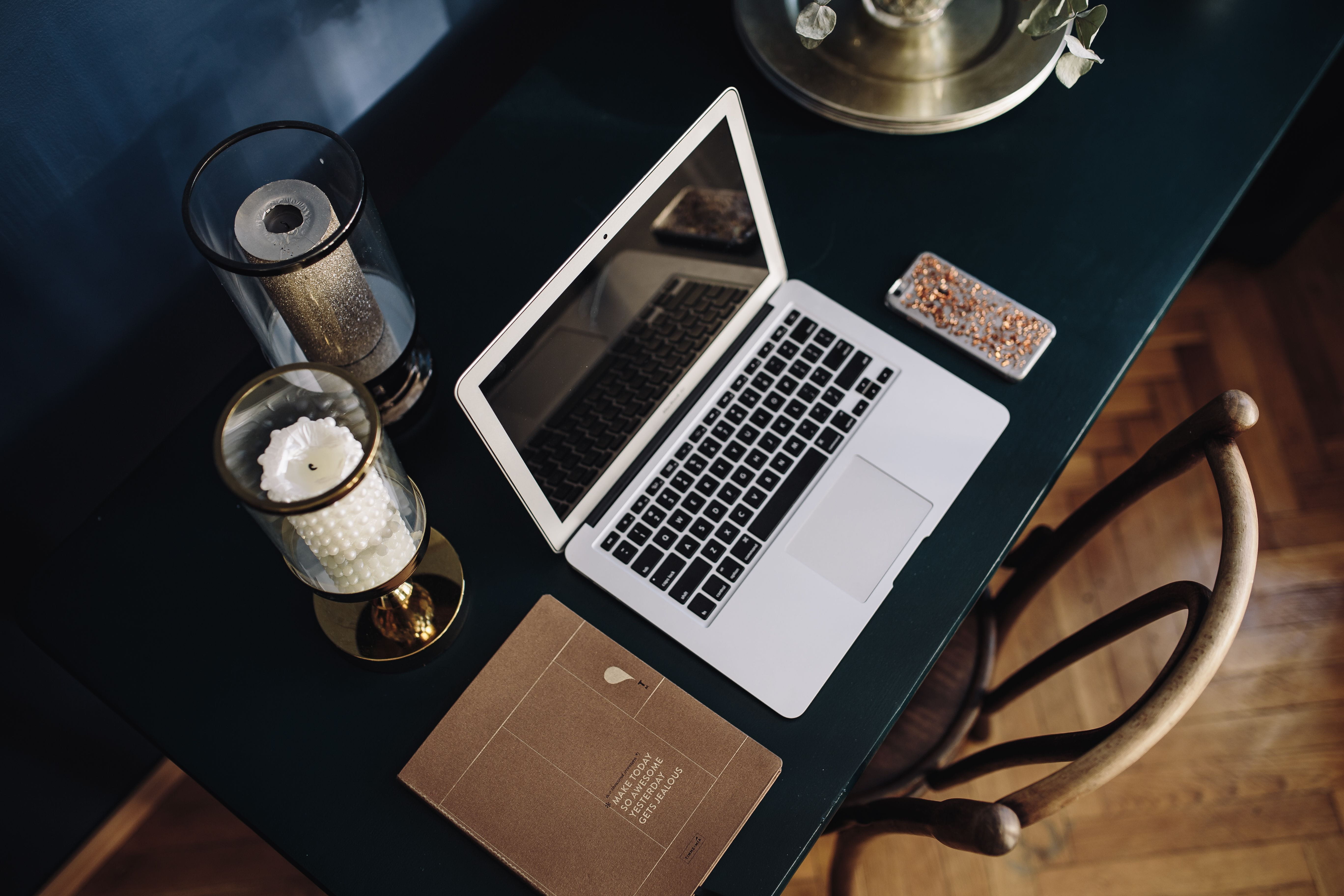 calendar, office, home, chair, notebook, home decor, working, communication, coffee cup, golden, modern, gold accessories, interior design, agenda, green desk, HD Wallpaper