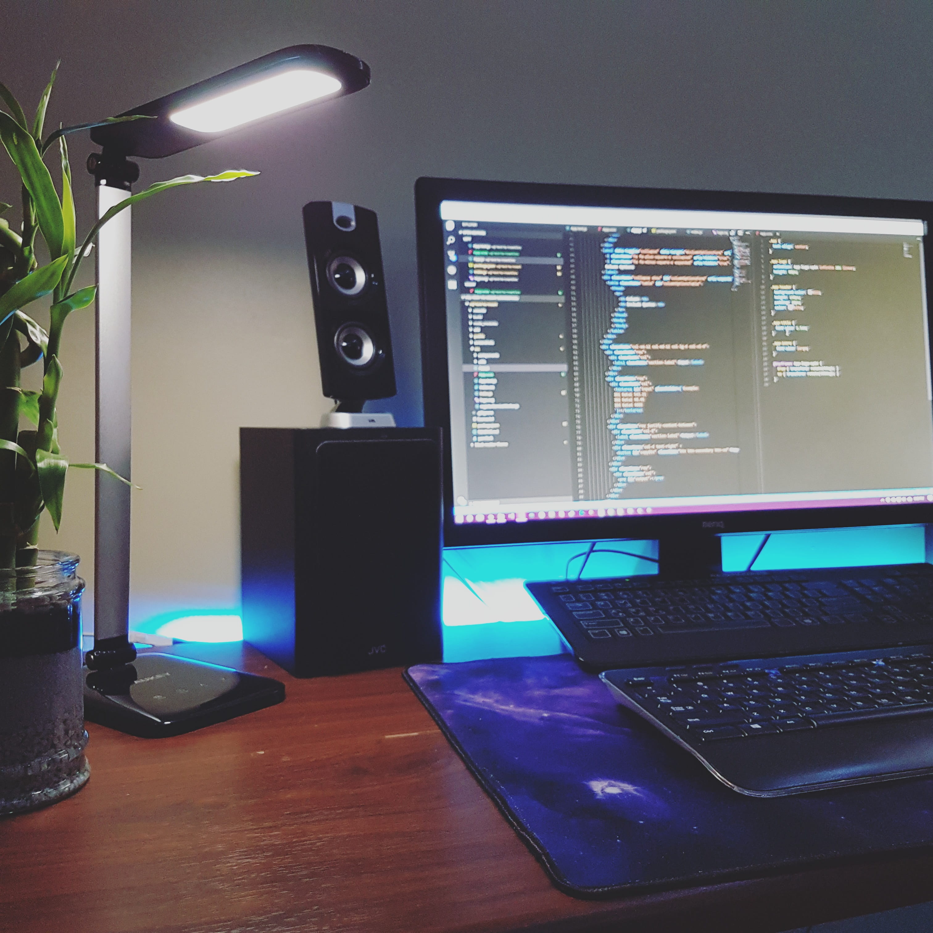 lighting equipment, modern, 2K, pc, desk, domestic room, indoors, connection, window, computer, business, table, communication, workspace, screen, technology, Phone HD Wallpaper