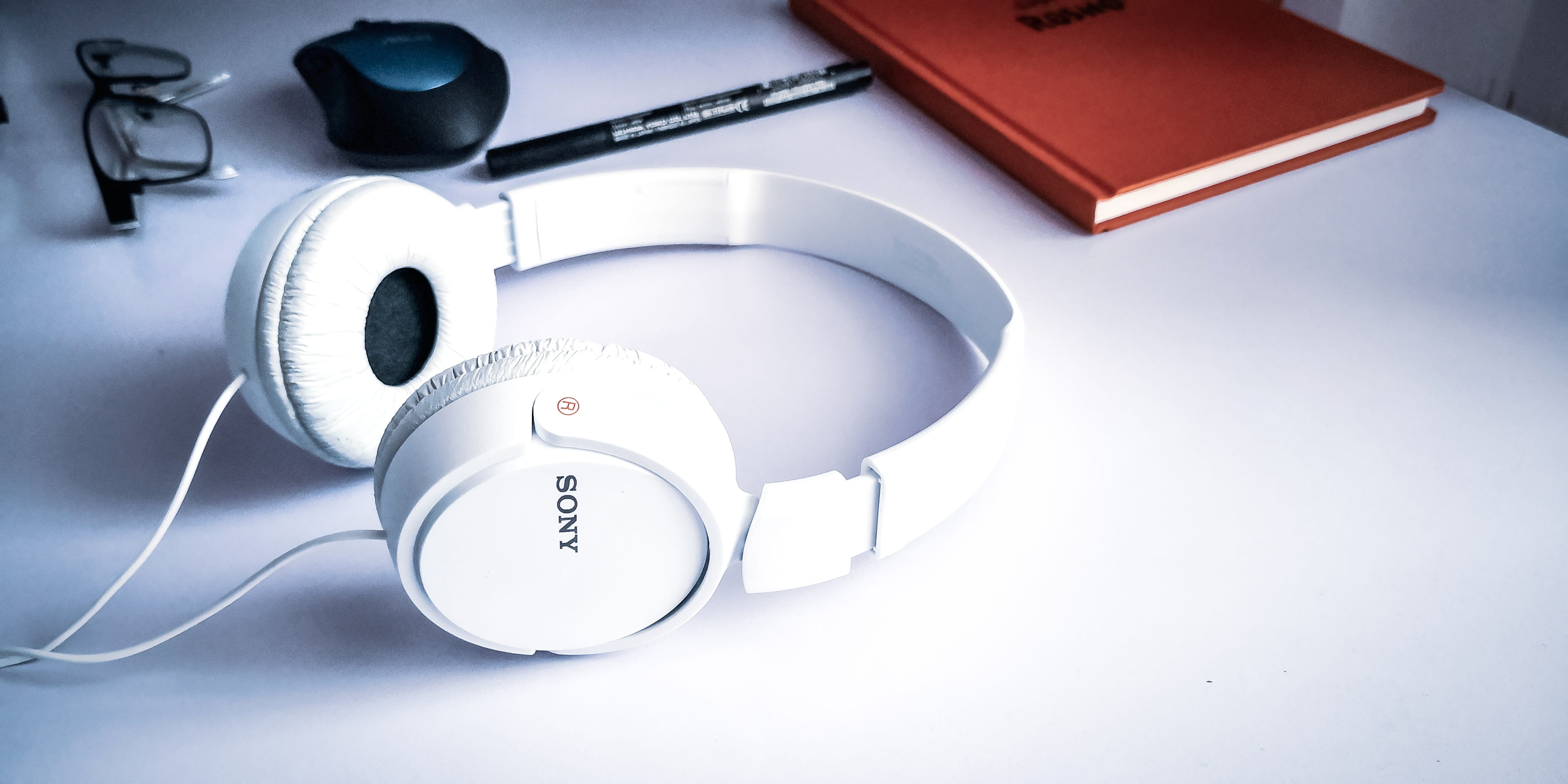 industry, headset, design, setup, workspace, protection, safety, computer mouse, electronics, copy space, desksetup, music, bucharest, minimalism, security, HD Wallpaper