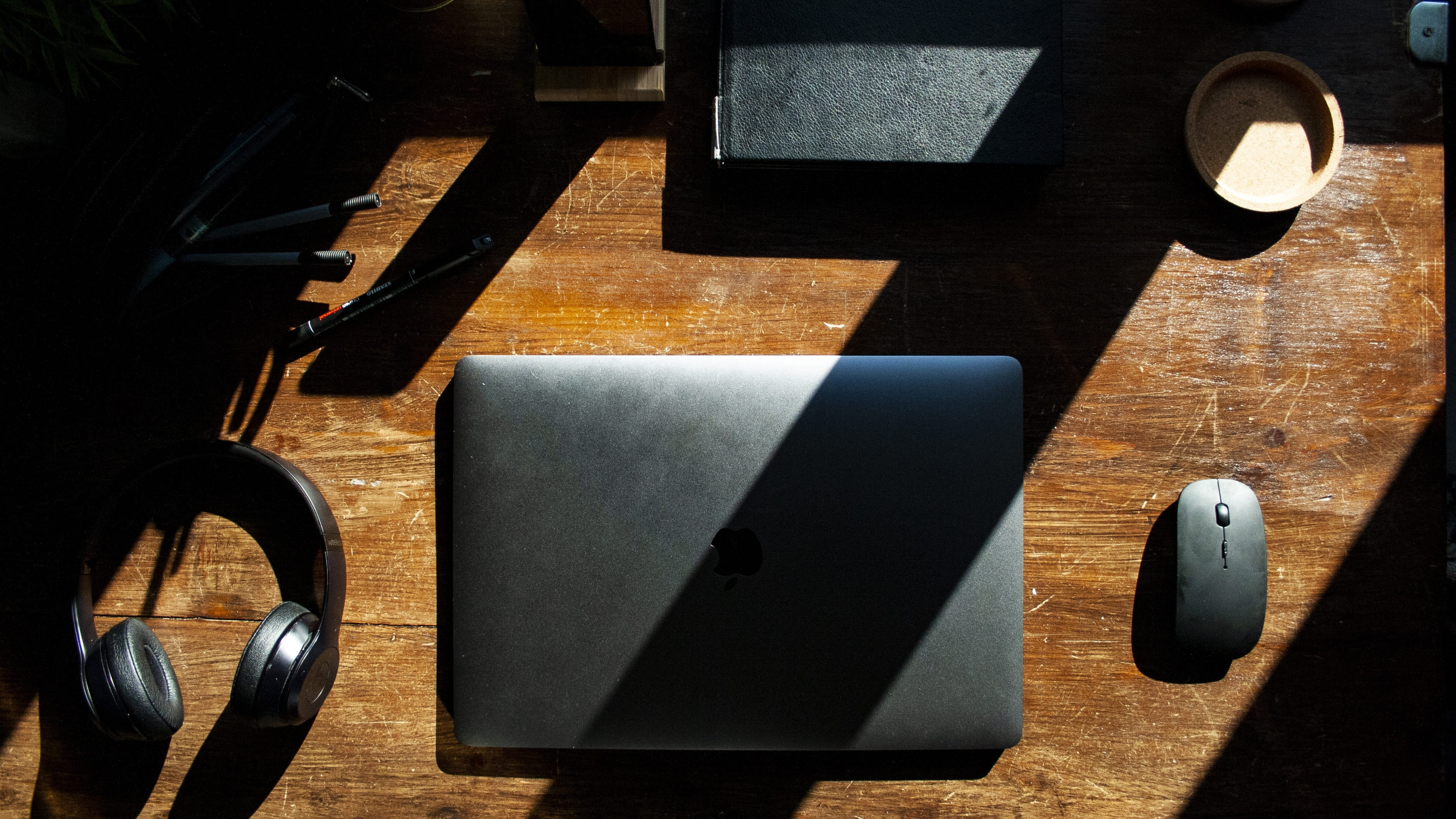 connection, food and drink, high angle view, wifi, interior, table, mouse, desk, black color, setup, chair, mug, technology, shadow, sunlight, indoors, HD Wallpaper