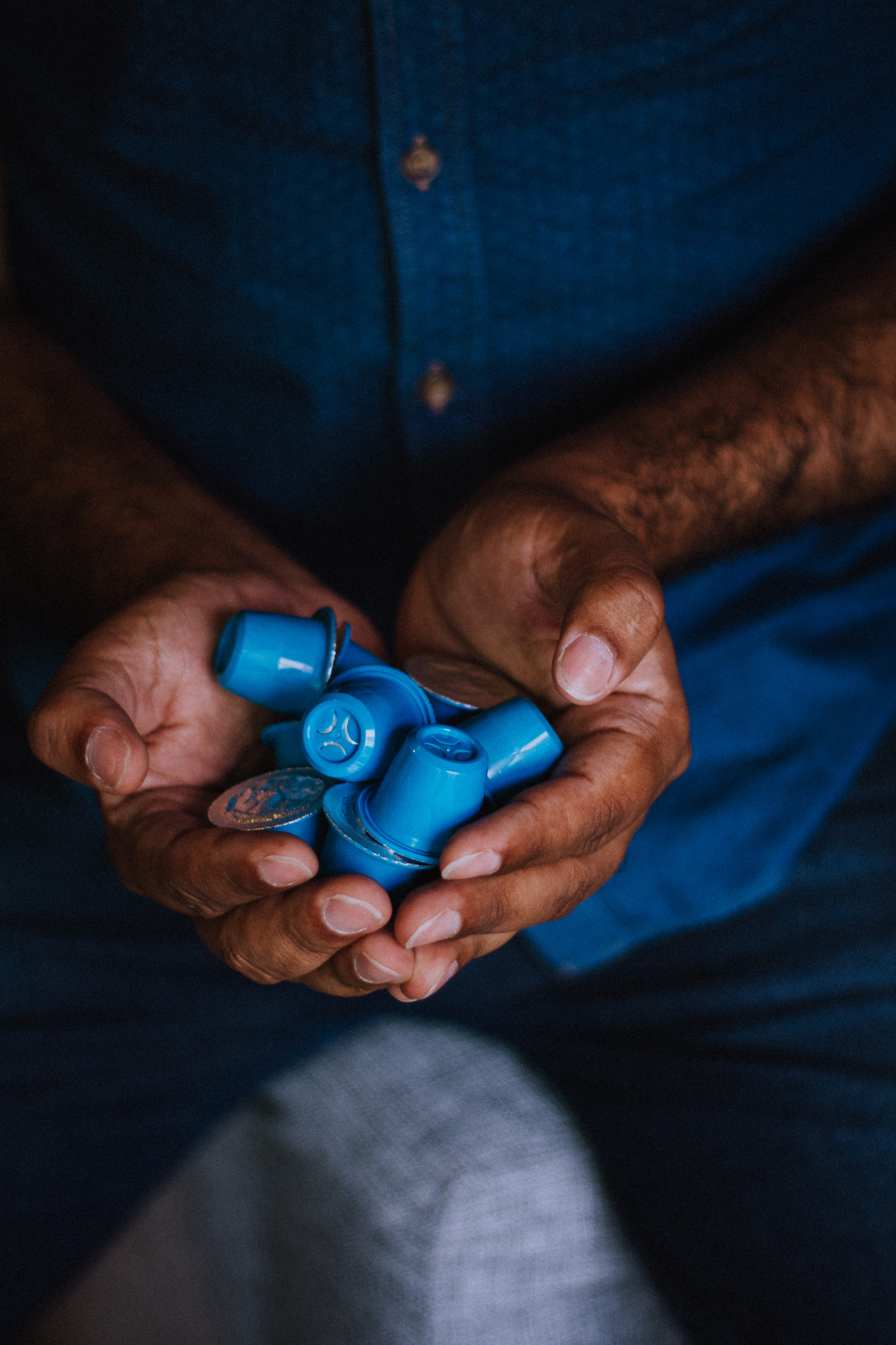 blue, londrina, electronics, led, person, kousnine, lifestyles, nail, knitting, capsule, arcade game machine, close-up, one person, man, holding, 5K, plastic, Phone HD Wallpaper