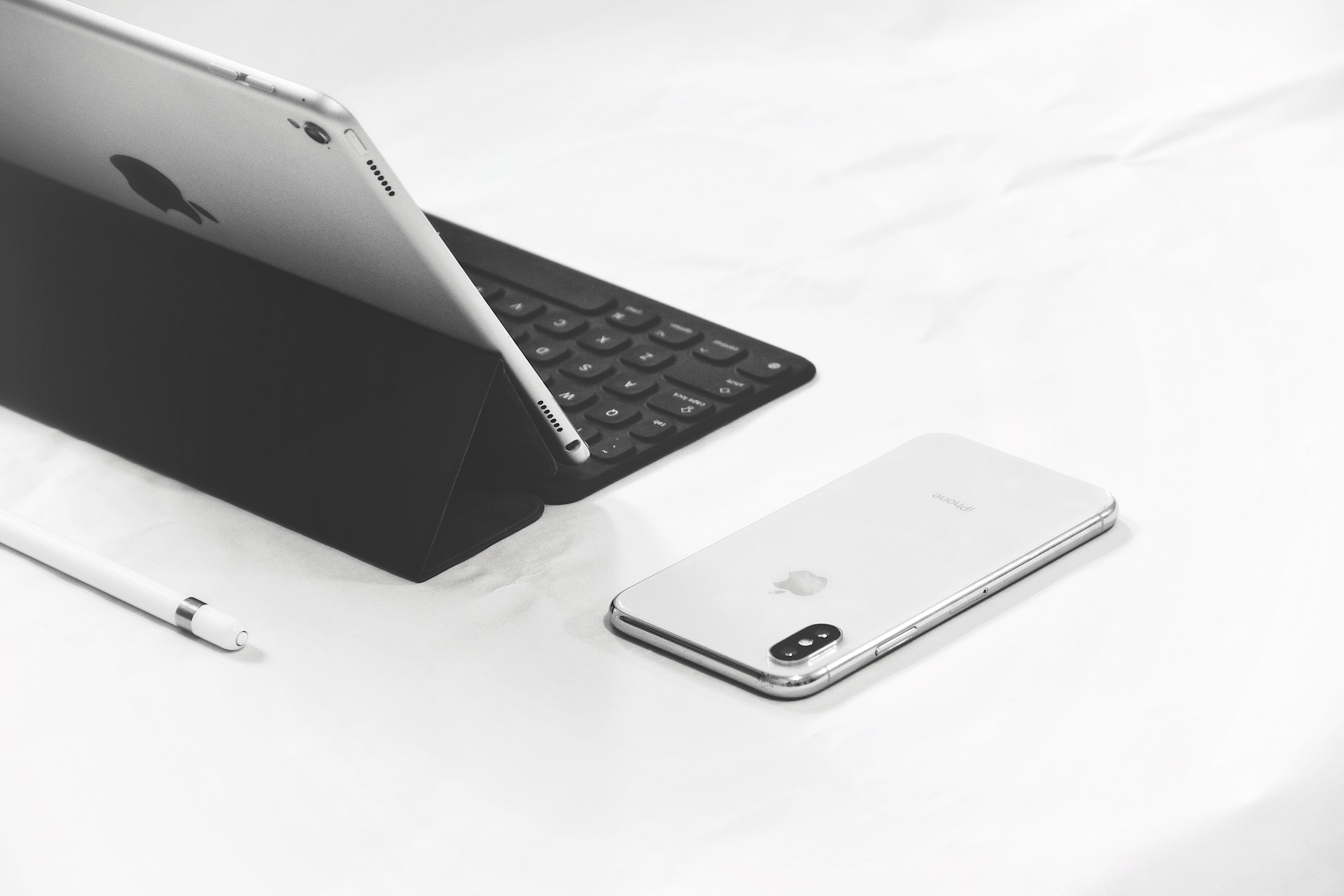 two objects, black and white, monochrome, white background, business, keyboard, workspace, no people, minimal, pro, apple, macbook, white, finance, technology, HD Wallpaper