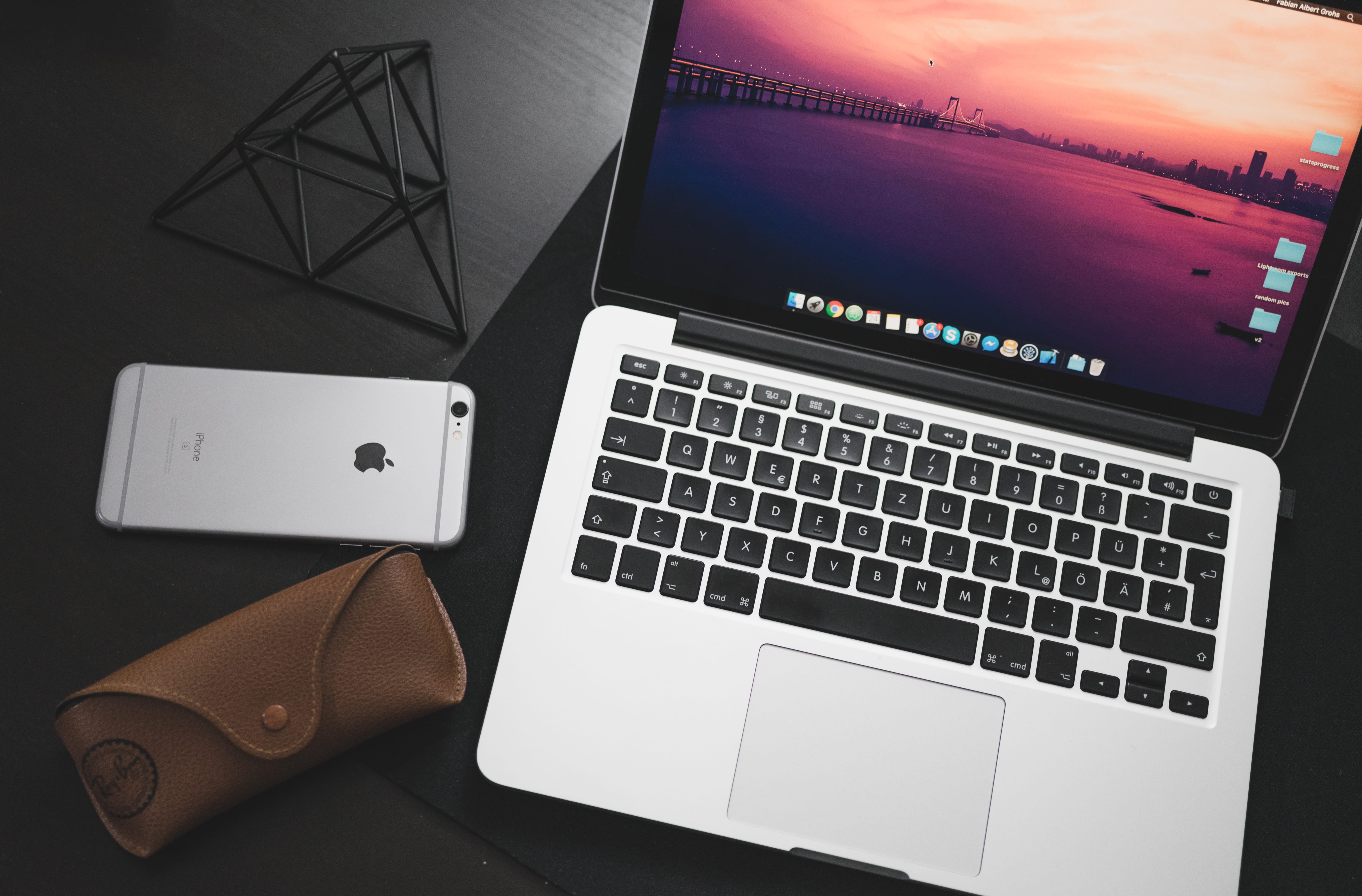 macbook, high angle view, table, no people, letter, apple, electronic organizer, computer, gray, connection, tech, technology, computer equipment, furniture, HD Wallpaper