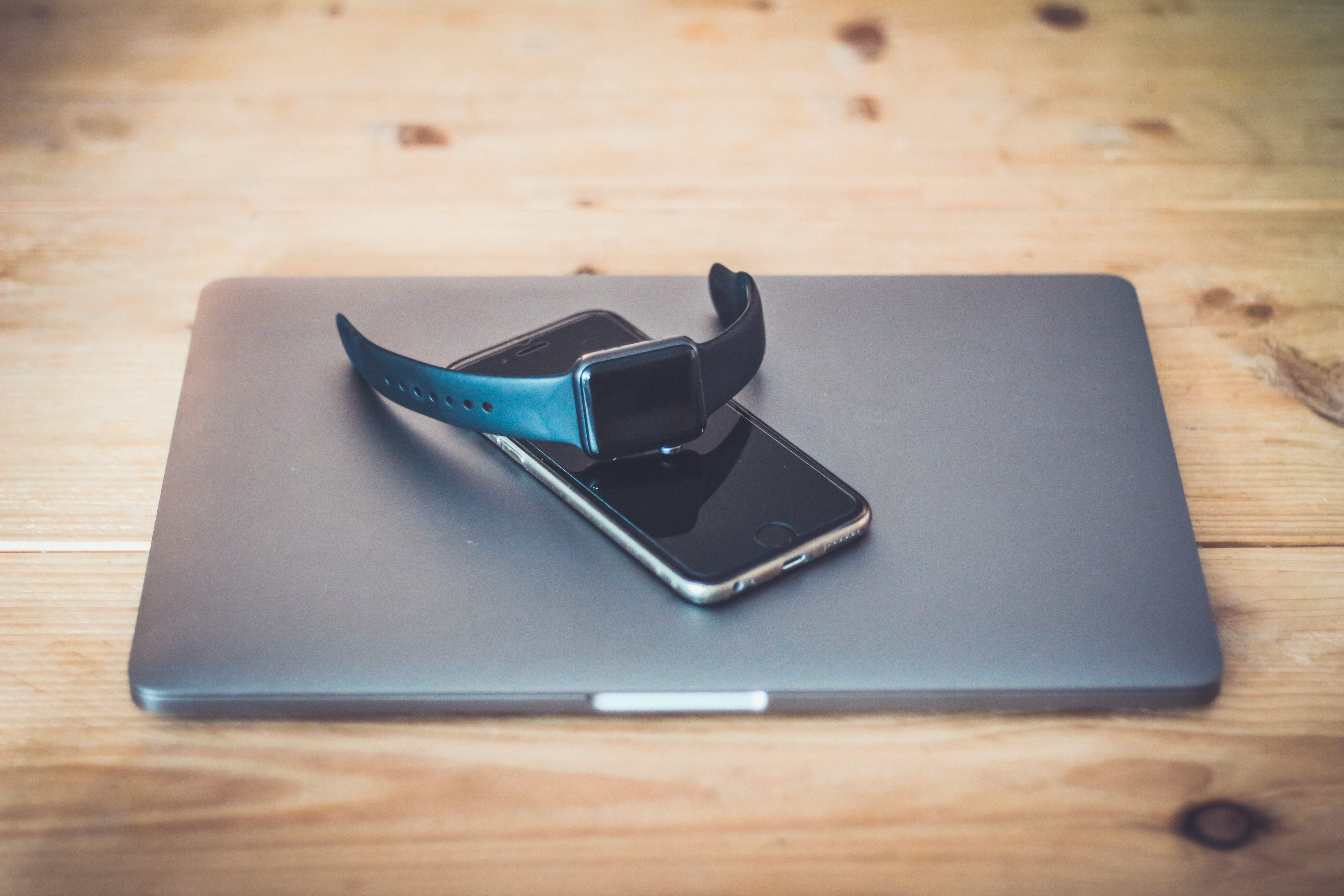 apple, watch, wood - material, technology, no people, mobile phone, business, computer, black, table, aluminum, office supply, macbook, case, sports watch, HD Wallpaper