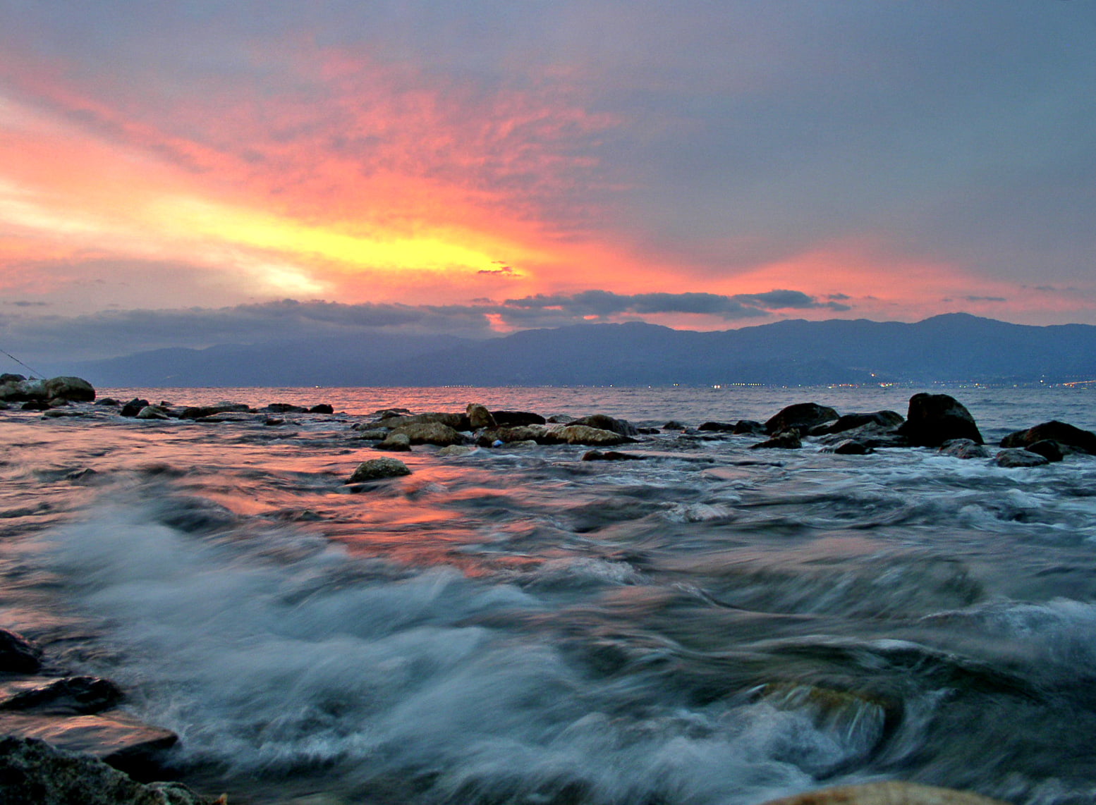 reflection, landscape, onde, golden, sky, dusk, rosso, rock - Object, acqua, onda, beauty In Nature, italy, reggio  di  calabria, waves, body of water, HD Wallpaper