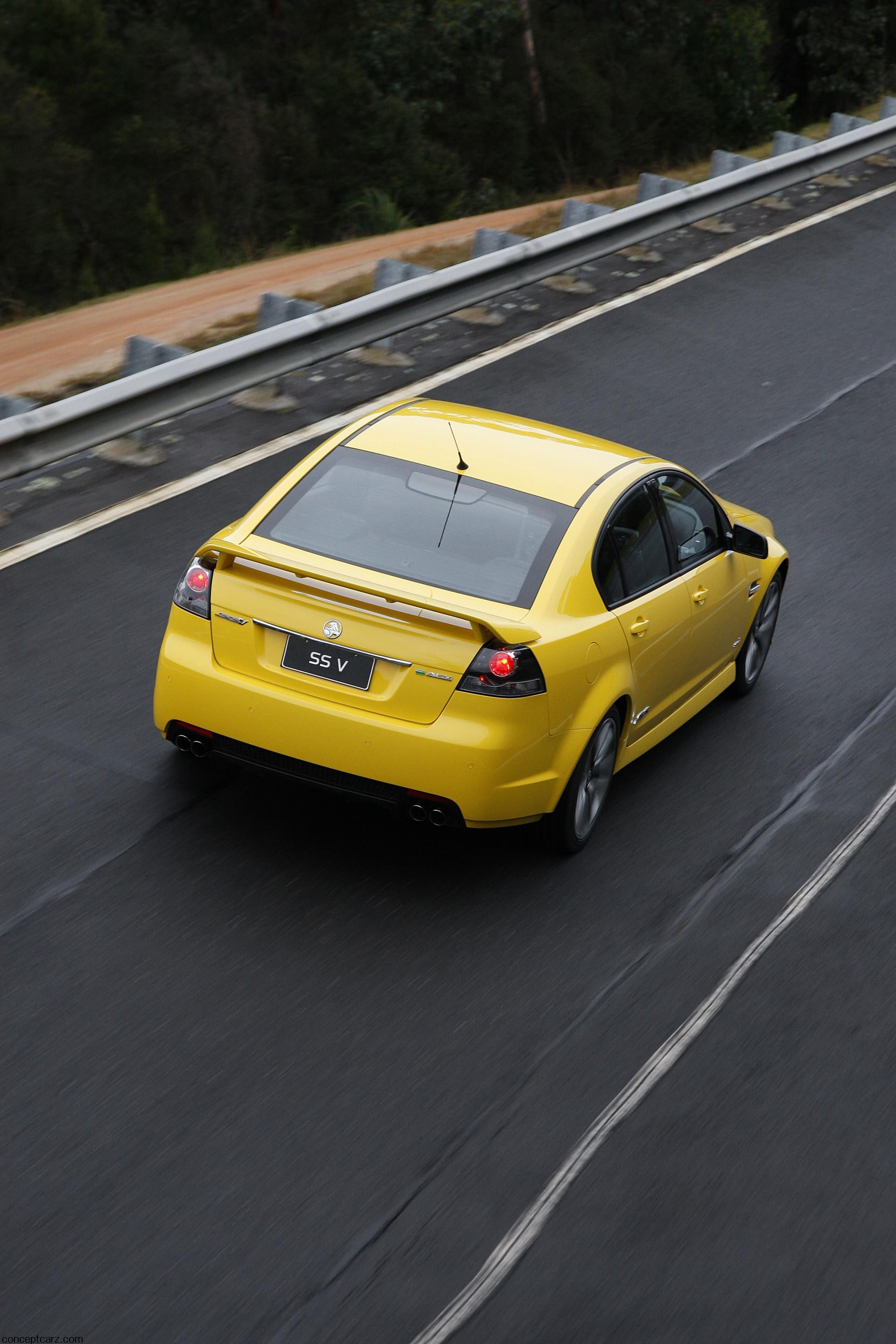 motor vehicle, symbol, day, on the move, road, holden, city, ssv, sign, 2K, motion, ve, speed, car, street, road marking, commodore, taxi, mode of transportation, Phone HD Wallpaper