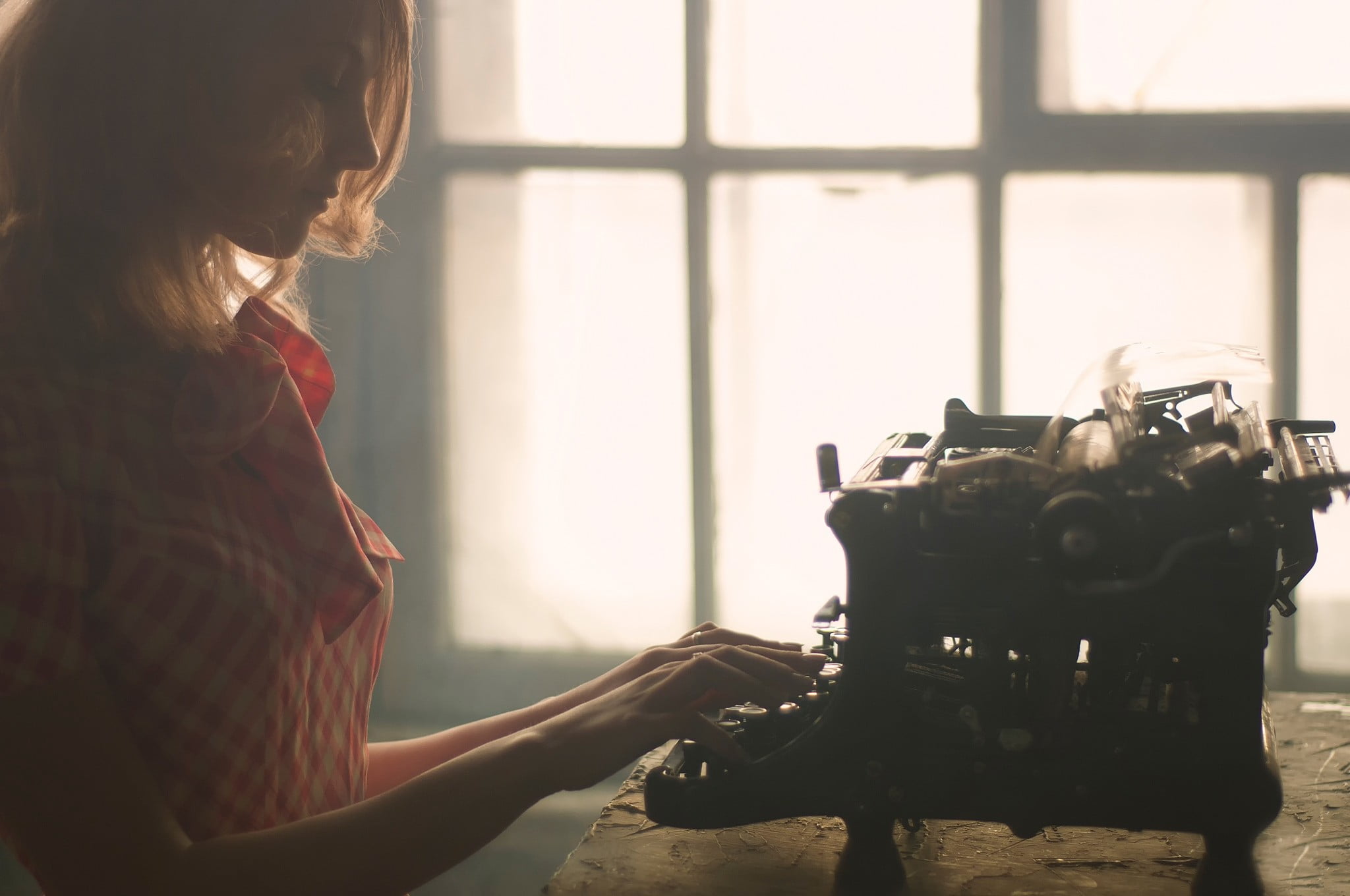 1080P, waist up, lifestyles, casual clothing, hair, sitting, one person, real people, typewriters, technology, hairstyle, blonde, indoors, day, adult, HD Wallpaper