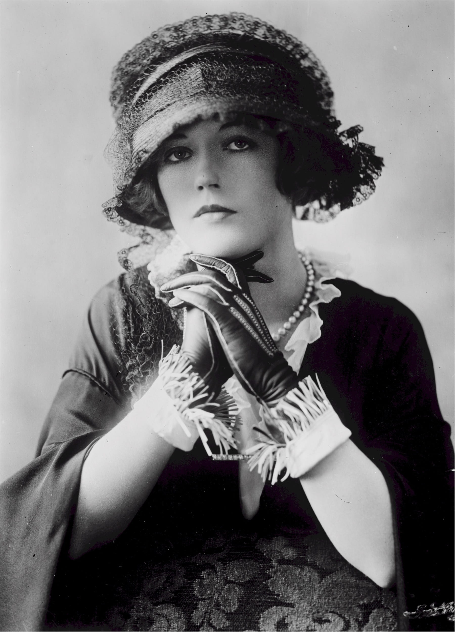 Marion Davies, actress, child, 1080P, childhood, screenwriter, clothing, hat, one person, movies, contemplation, socialite, real people, people, looking at camera, Phone HD Wallpaper