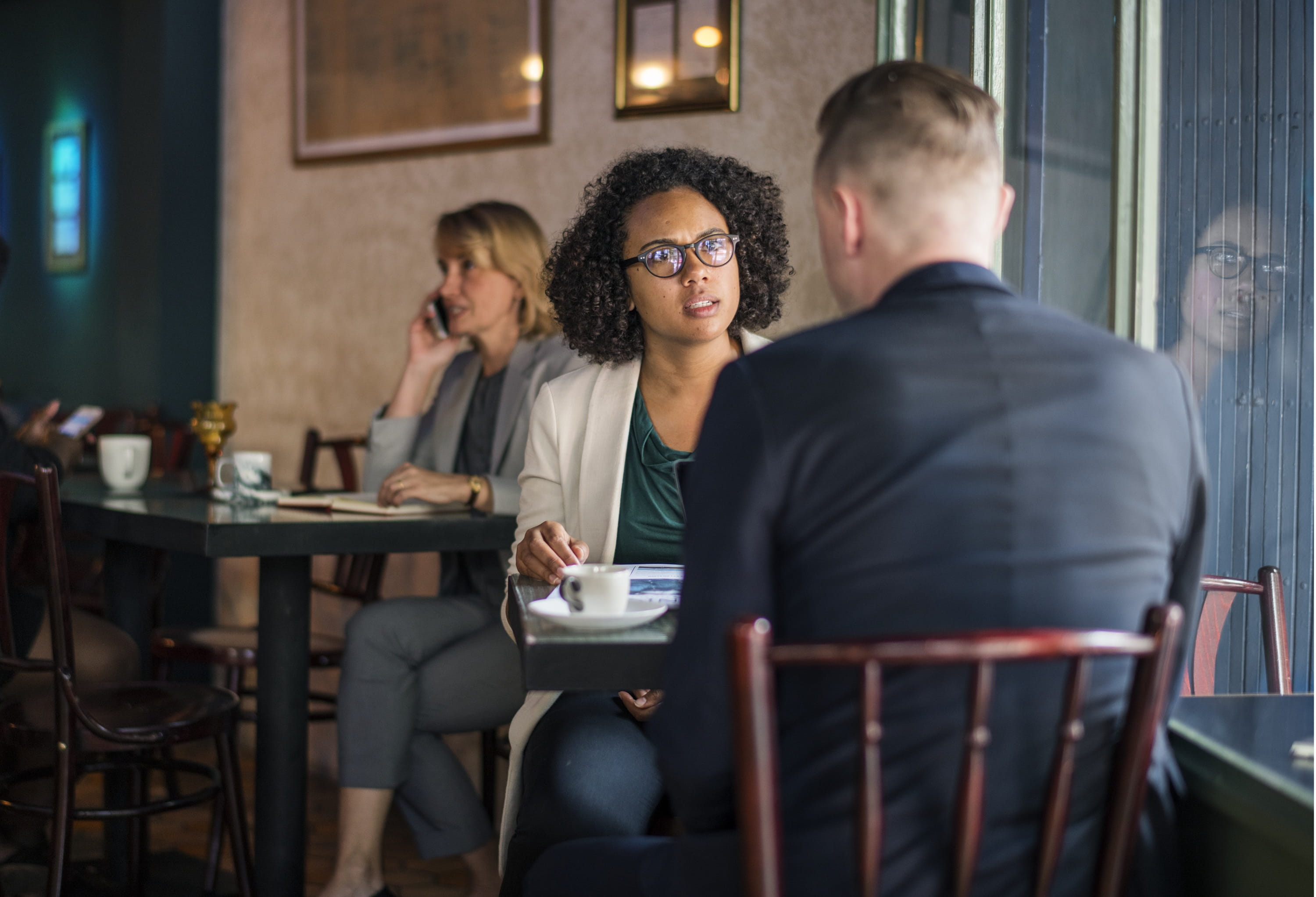 man, real people, teamwork, excited, argument, woman, businesswoman, phone, glasses, businessman, mid adult, discussing, adult, cafe, coffee, colleague, HD Wallpaper