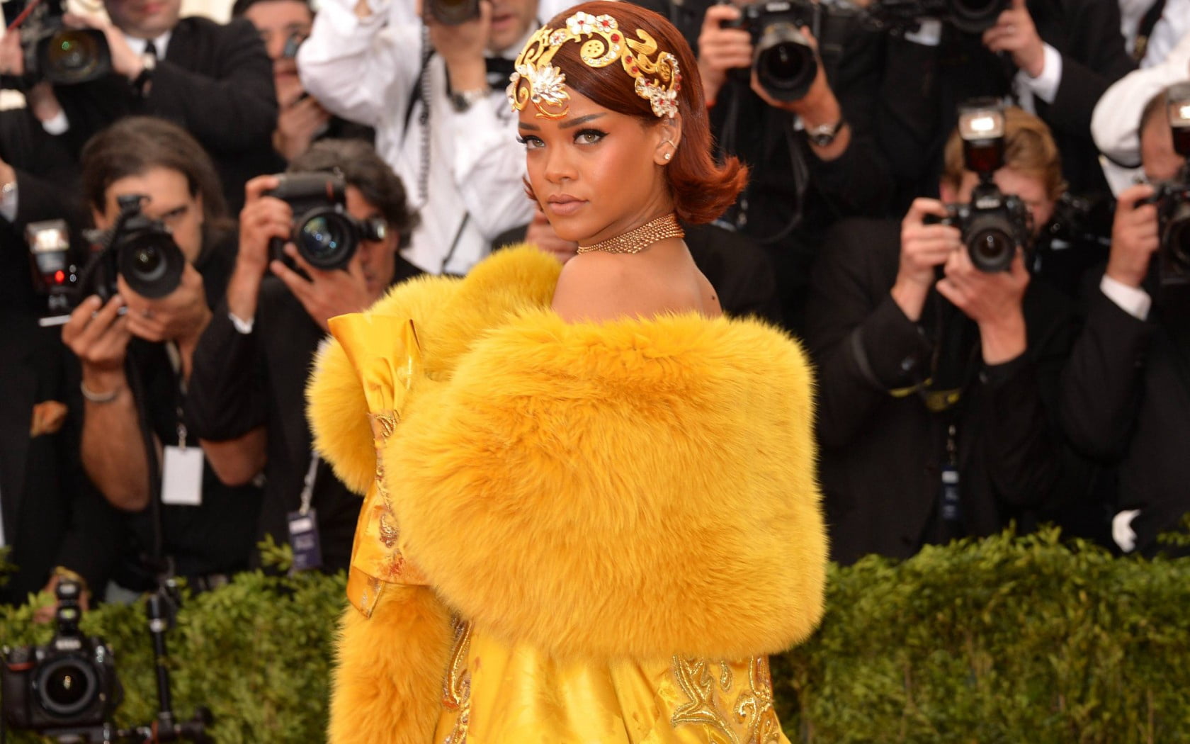 photographing, rihanna, clothing, portrait, standing, warm clothing, journalists, men, fur, the media, people, singer, group of people, technology, photography themes, HD Wallpaper