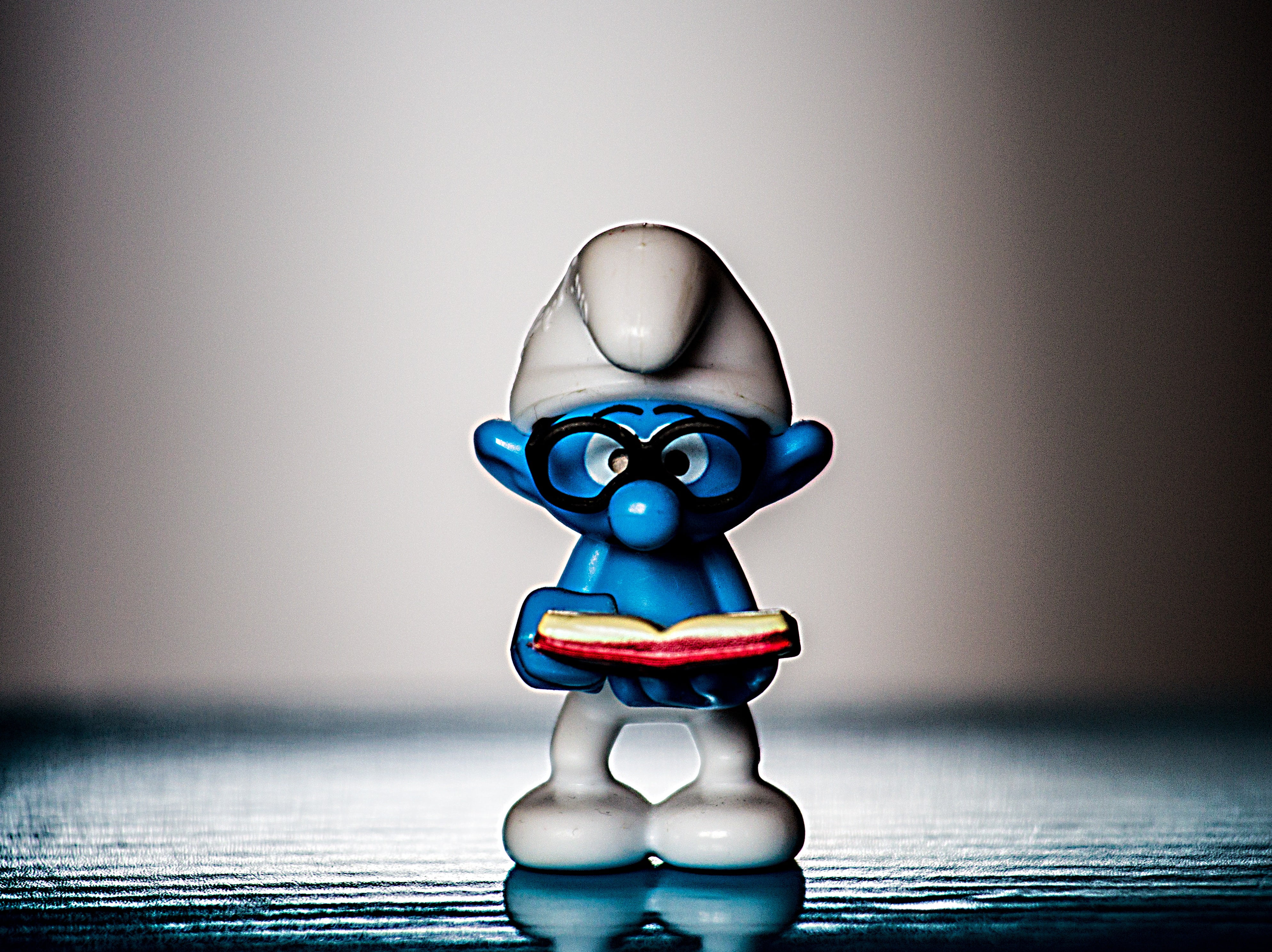 surface, indoors, studio shot, toy, humor, blue, no people, close-up, robot, 4K, focus on foreground, creativity, still life, brainy, figurine, table, HD Wallpaper