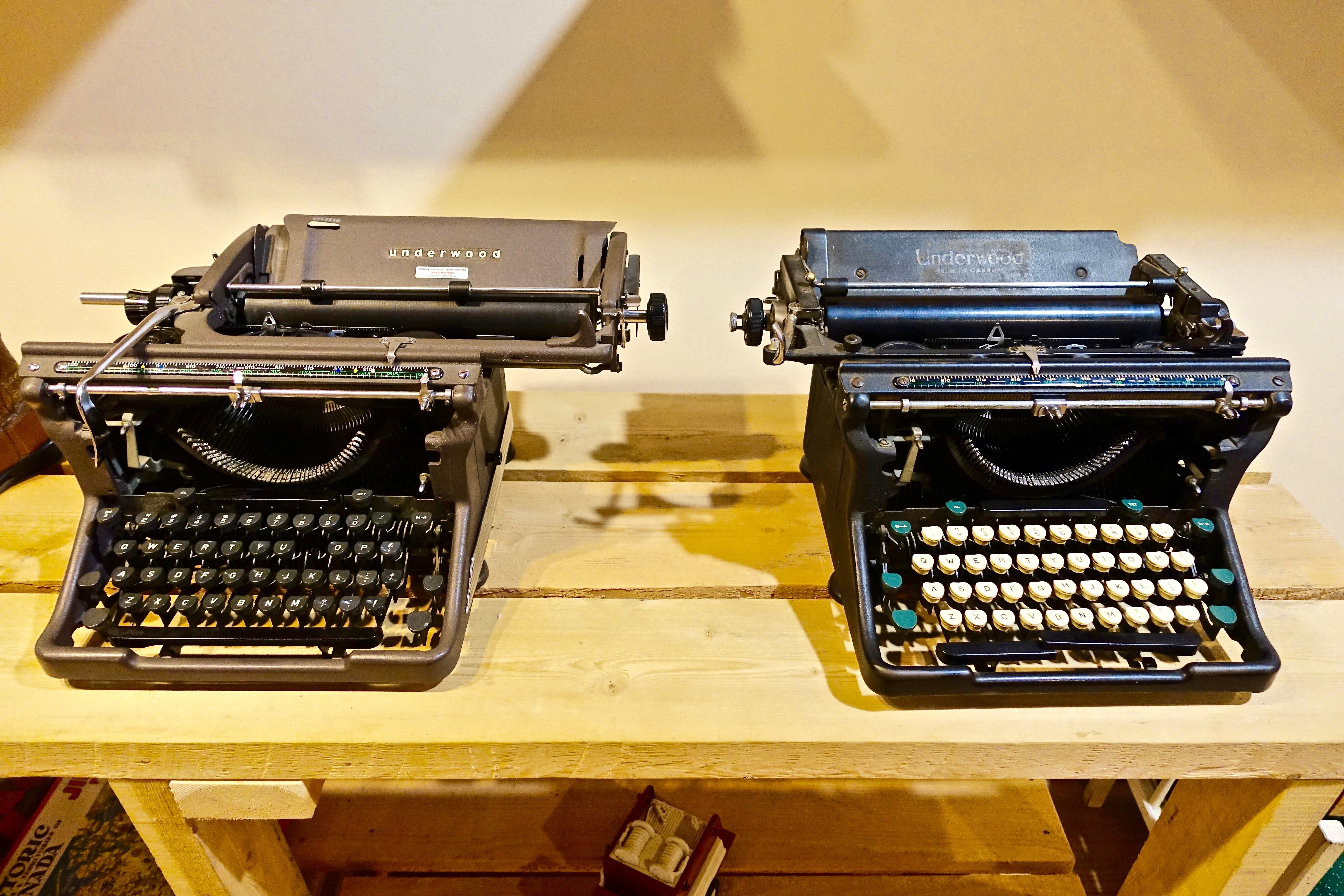 obsolete, typing, typewriters, journalist, table, close-up, wood - material, vintage typewriter, manual, antique, text, 5K, alphabet, author, business, HD Wallpaper