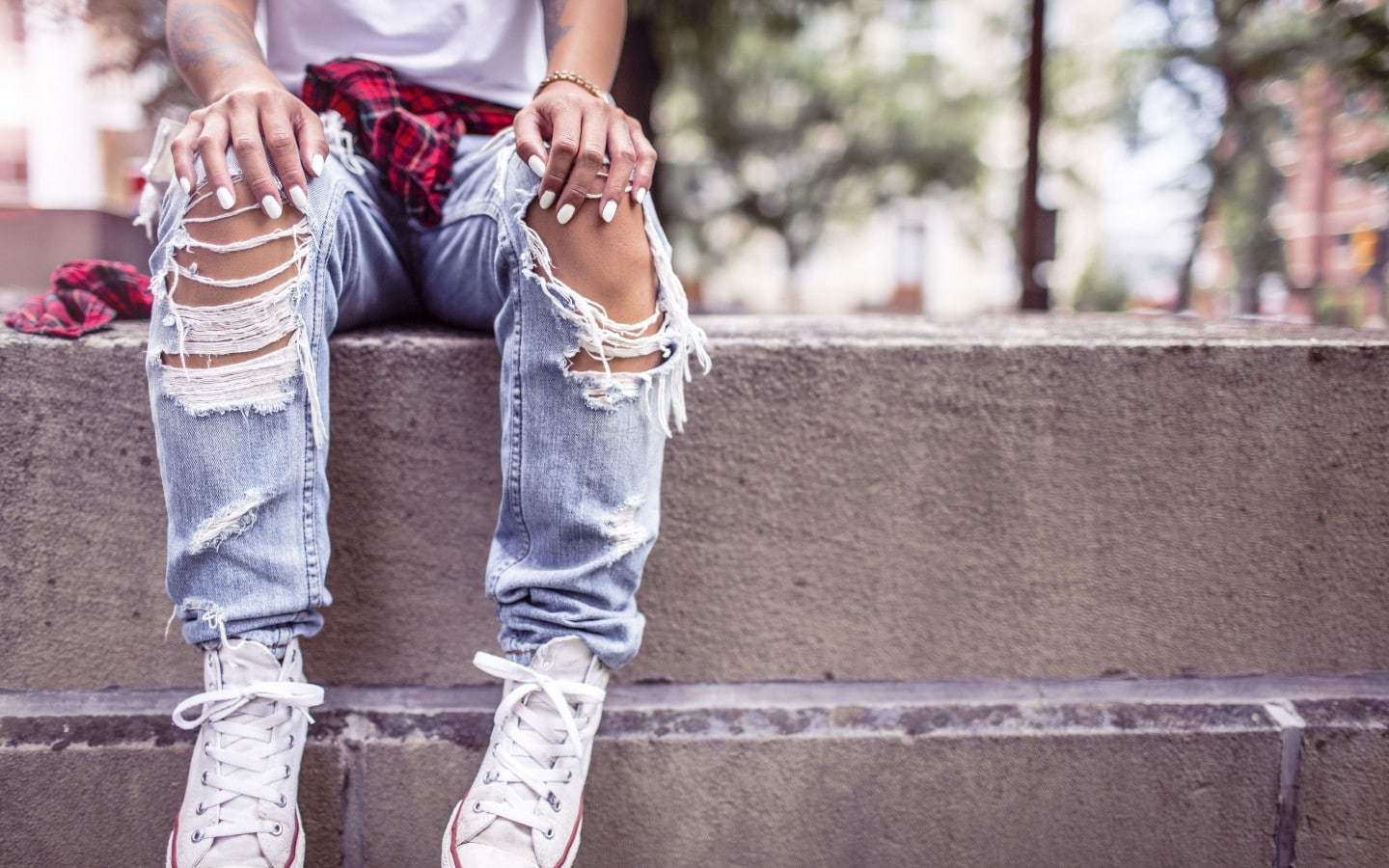 shoes, ripped clothes, jeans, model, 720P, HD Wallpaper