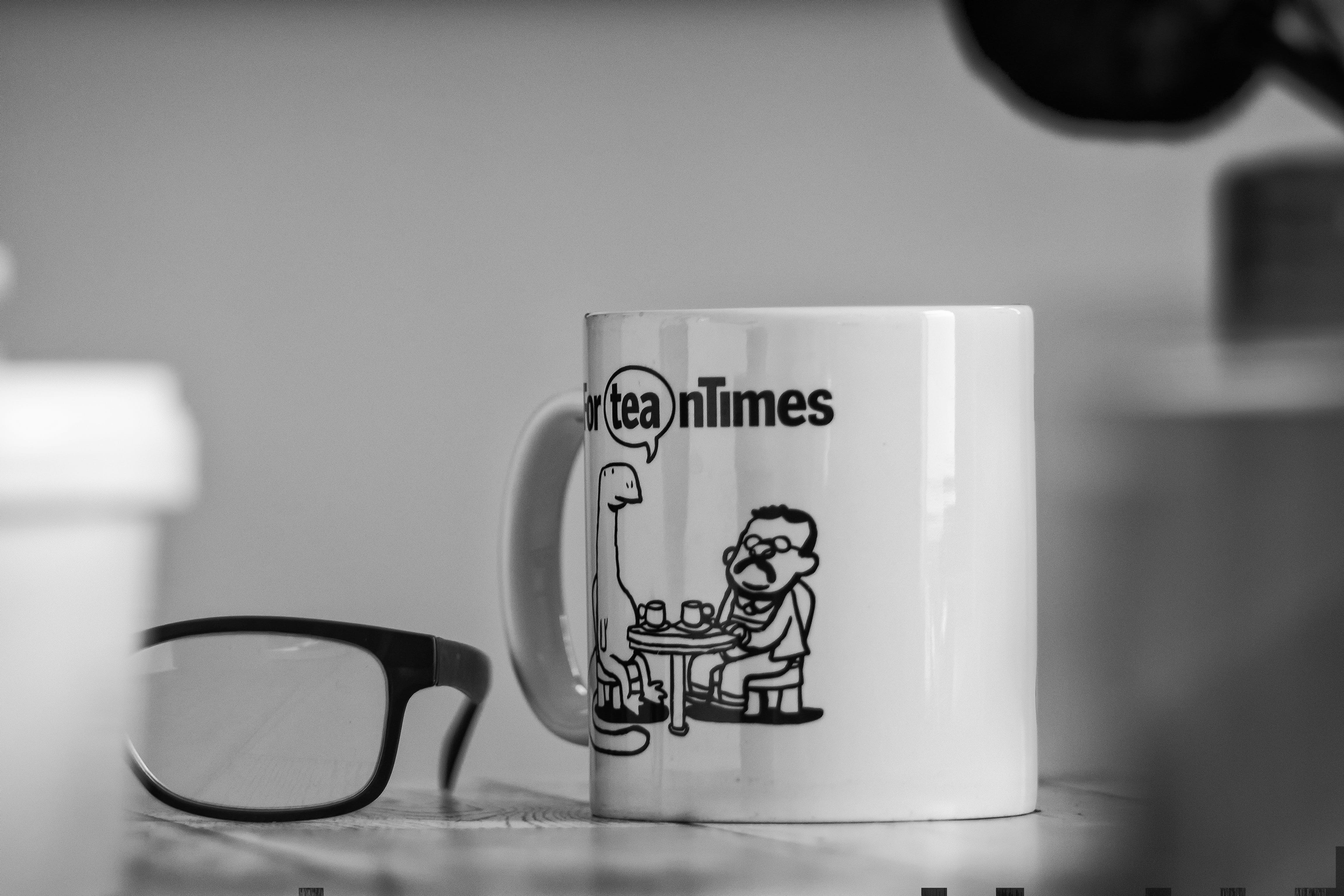 cafe, container, framed, beverage, cup, united kingdom, close-up, restaurant, food and drink, refreshment, 4K, creativity, focus on foreground, sunglasses, HD Wallpaper