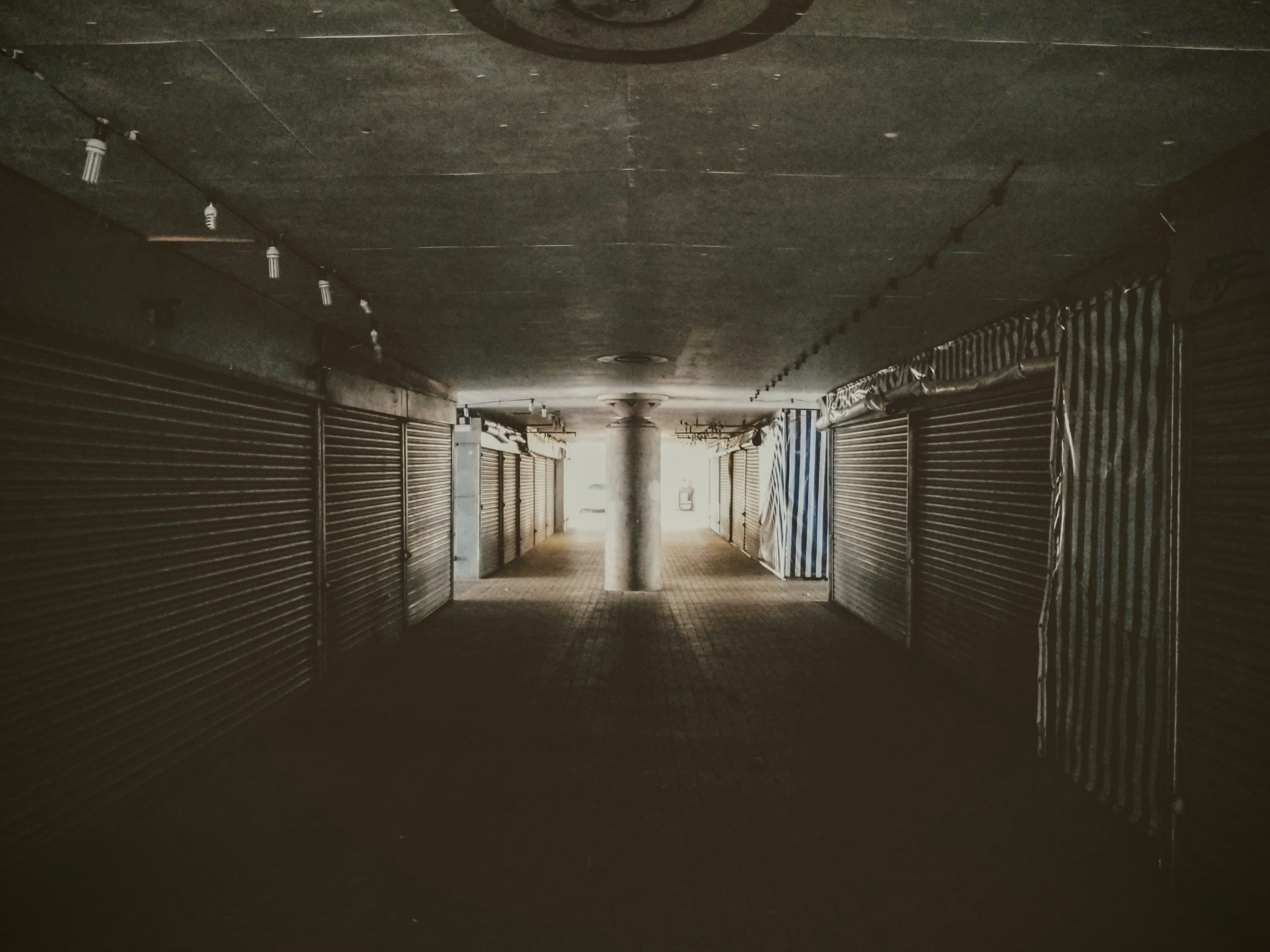 building, no people, light at the end of the tunnel, lighting equipment, diminishing perspective, pattern, the way forward, milton keynes, ceiling, arcade, HD Wallpaper