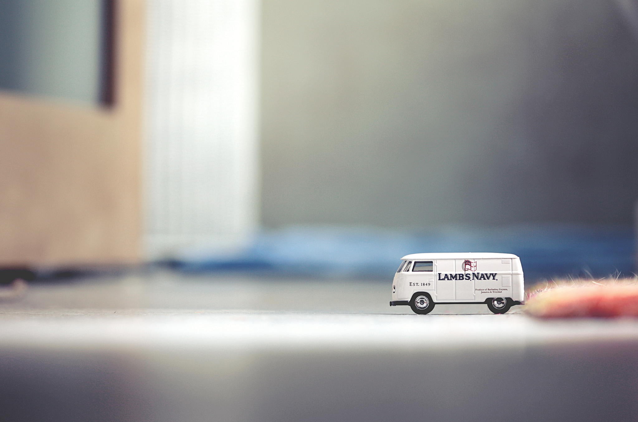 land vehicle, indoors, van, 1080P, single object, western script, communication, macro, white, toy, architecture, text, copy space, day, no people, die, HD Wallpaper