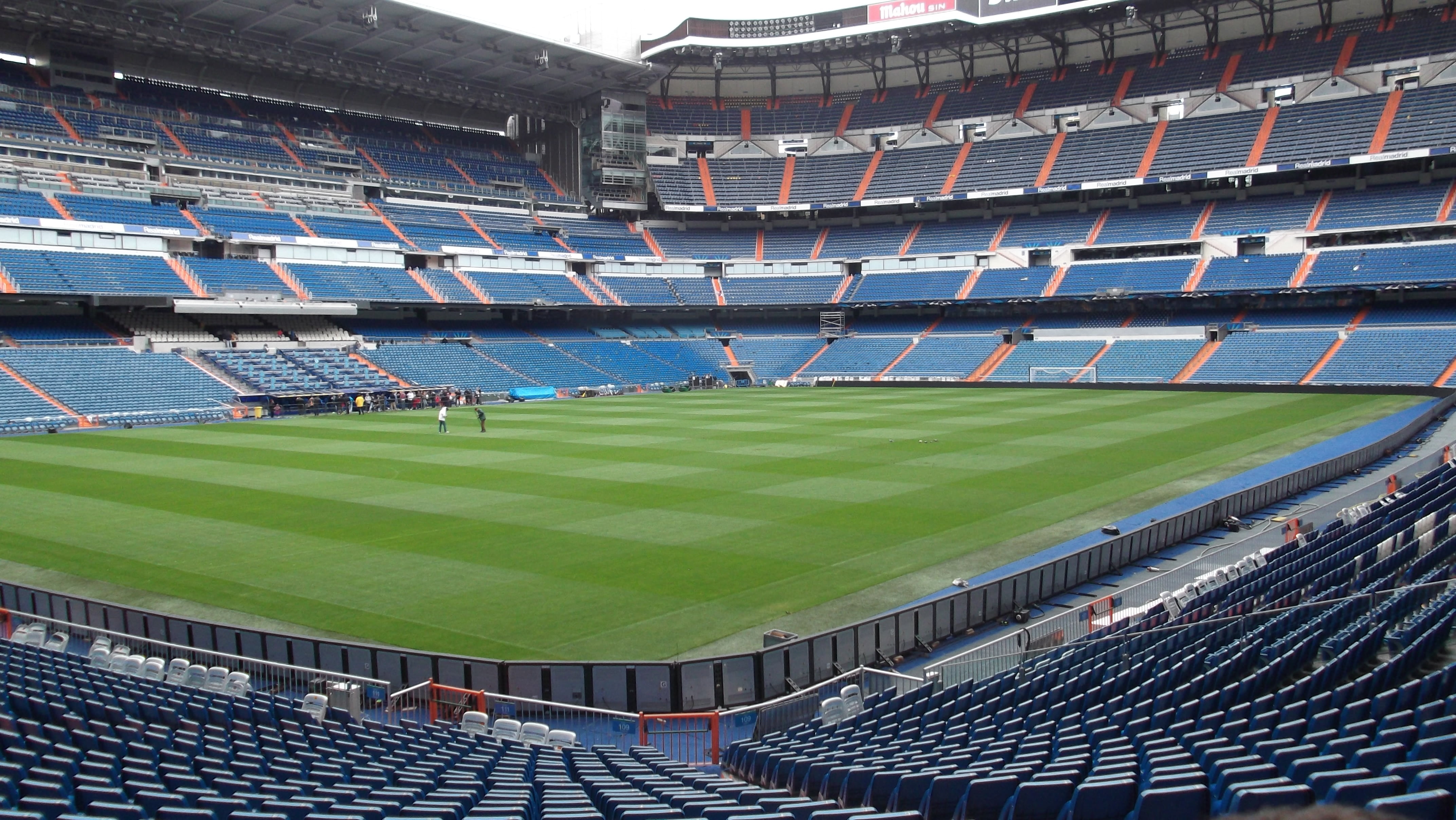 american football field, 4K, team sport, nature, roof, architecture, real madrid, empty, day, outdoors, soccer, building exterior, built structure, sport, HD Wallpaper