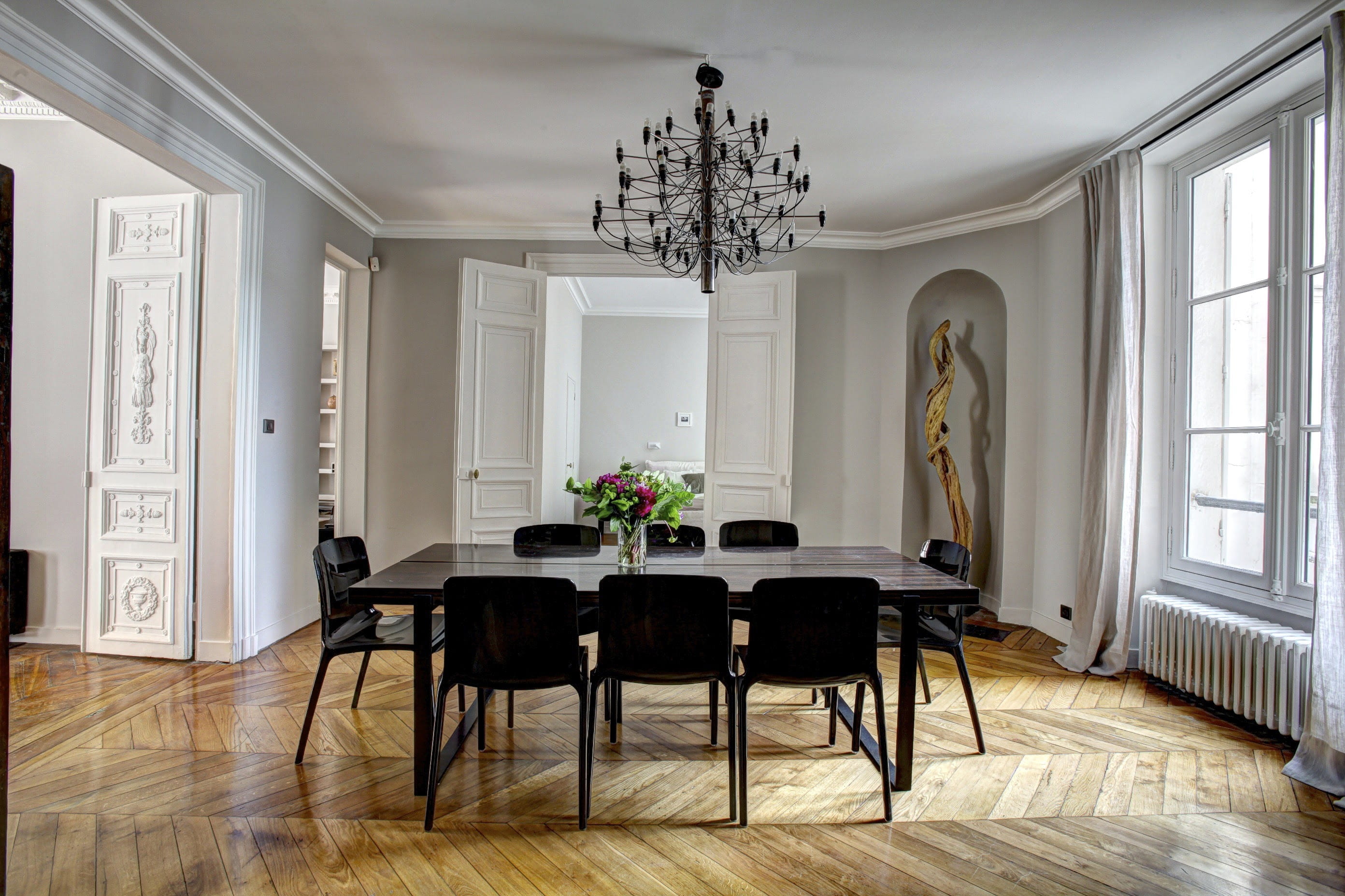 table, inside, window, chandelier, 2K, chairs, domestic room, modern, dinning room, electric lamp, architecture, indoors, dining, parquet floor, home, HD Wallpaper