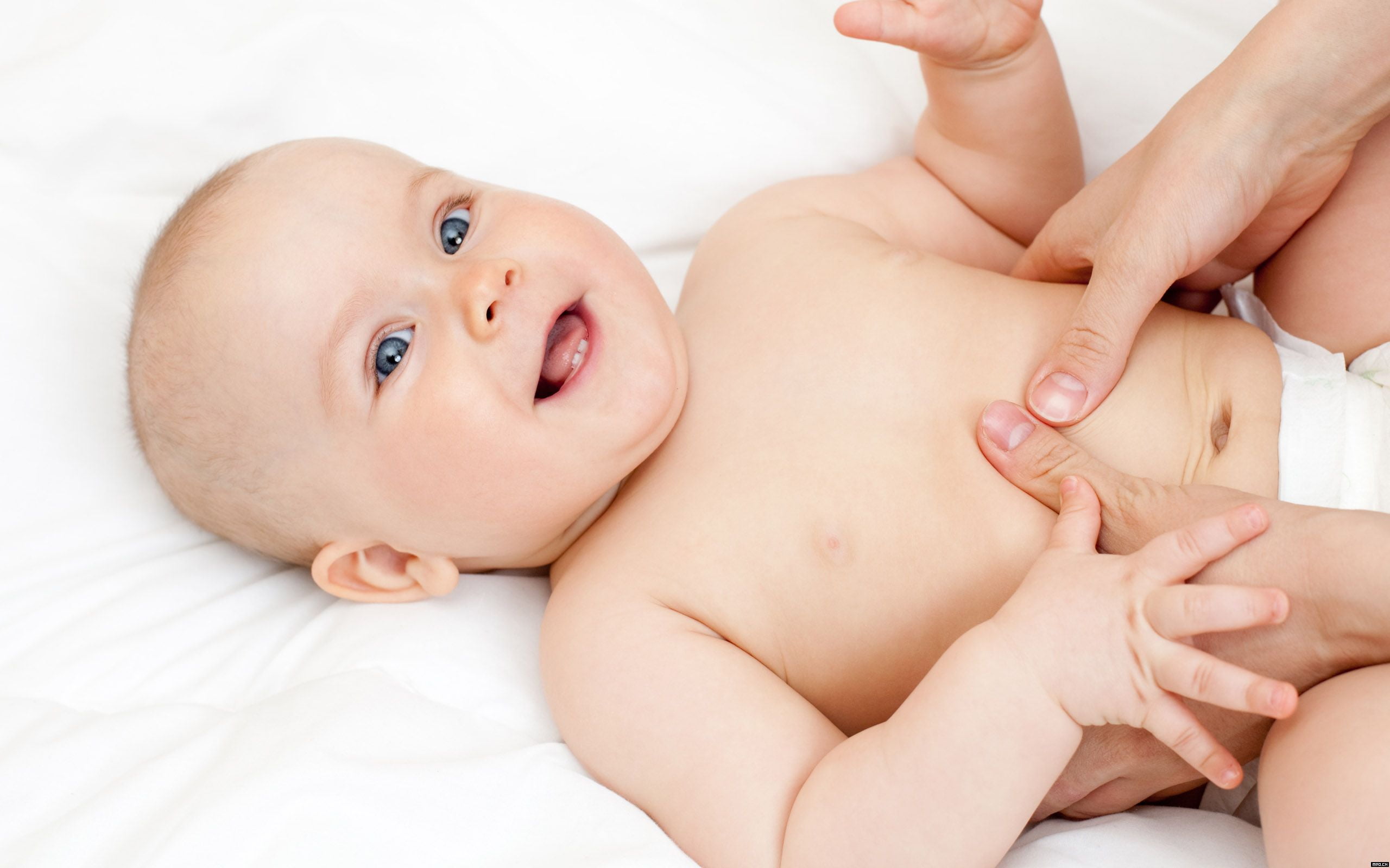 young, body part, parent, child, indoors, care, beginnings, family, hand, diaper, females, childhood, human body part, s, 2K, people, emotion, two people, HD Wallpaper