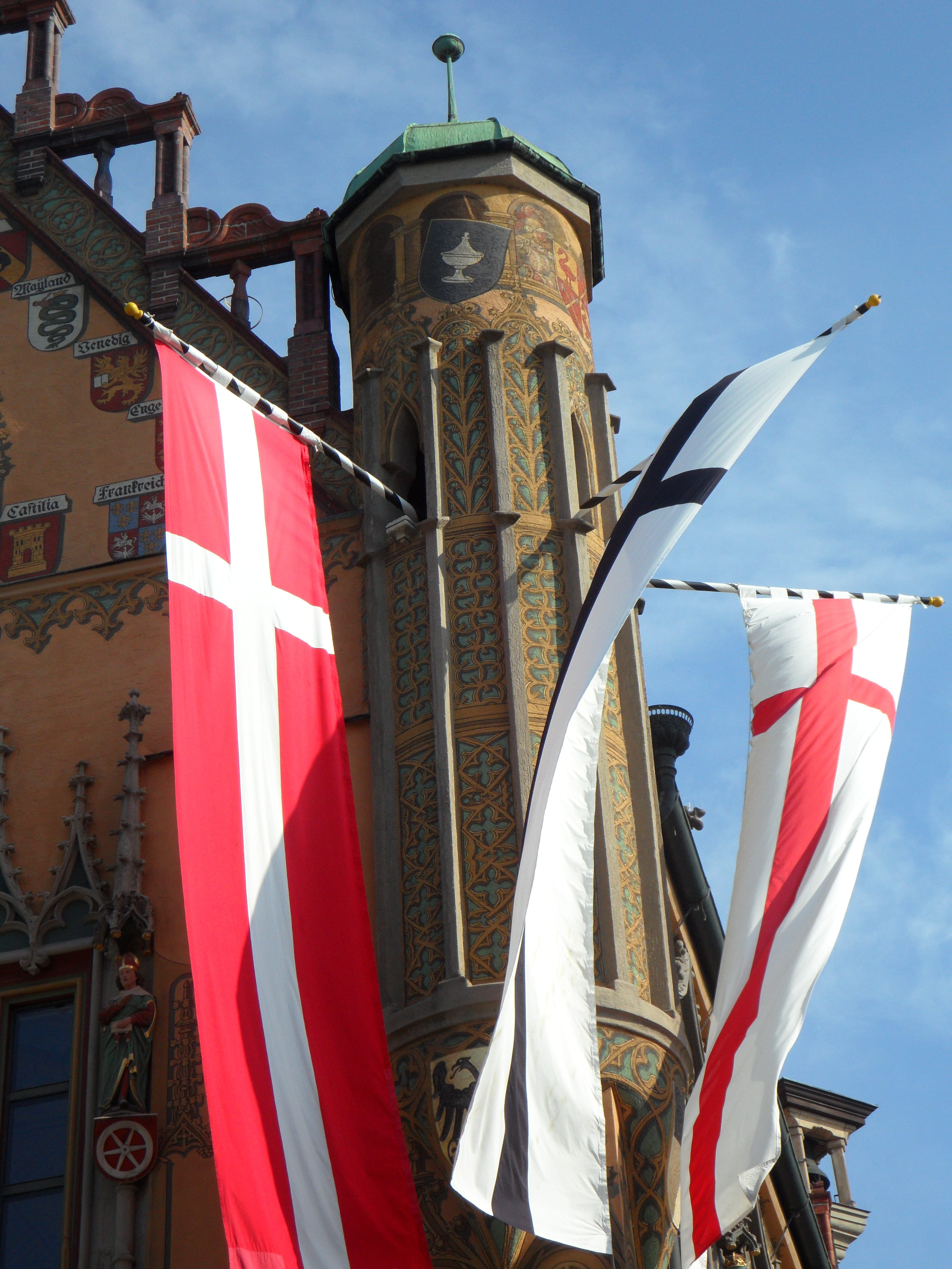 town festival, dressed up, built structure, patriotism, flag, no people, festive, sky, day, architecture, national icon, belief, oath monday, ulmer hall, Phone HD Wallpaper