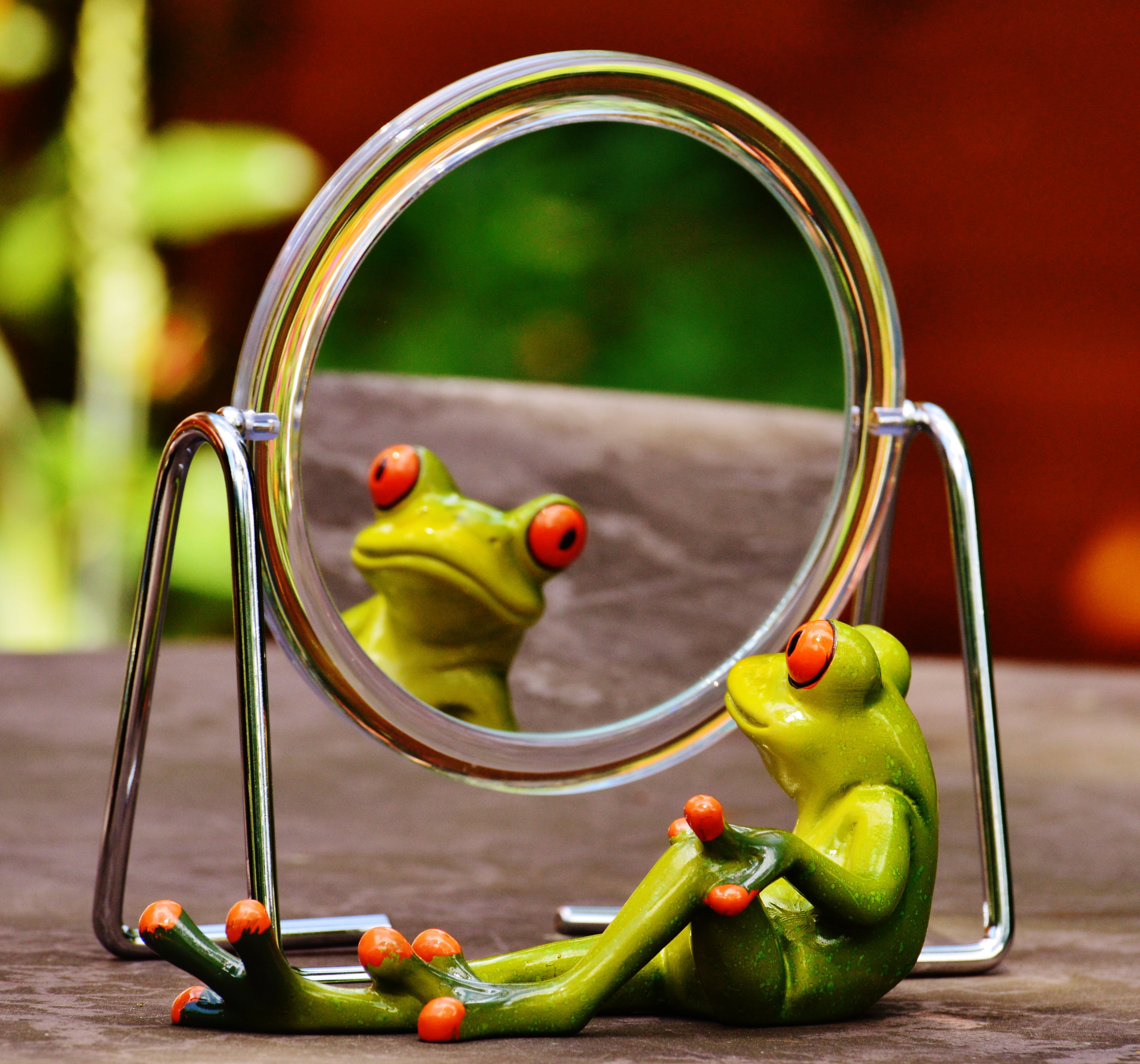 frog, freshness, representation, green, food and drink, toy, table, fun, wellbeing, figure, focus on foreground, looking, mirror, cute, animal, food, healthy eating, HD Wallpaper