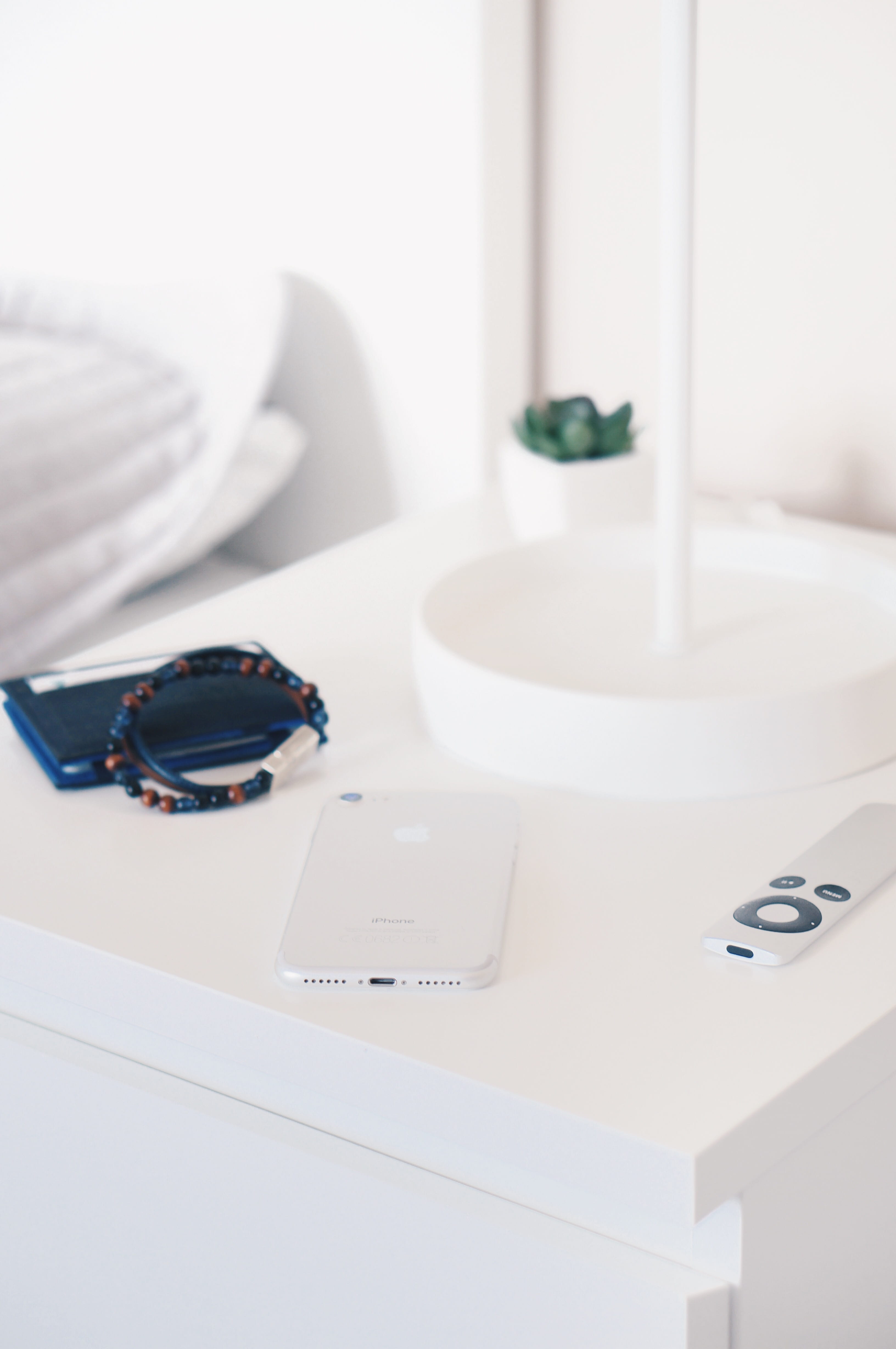 iphone, medium group of objects, mirror, minimalism, bracelets, publication, domestic room, wooden, interior design, nightstand, style, paper, focus on foreground, Phone HD Wallpaper