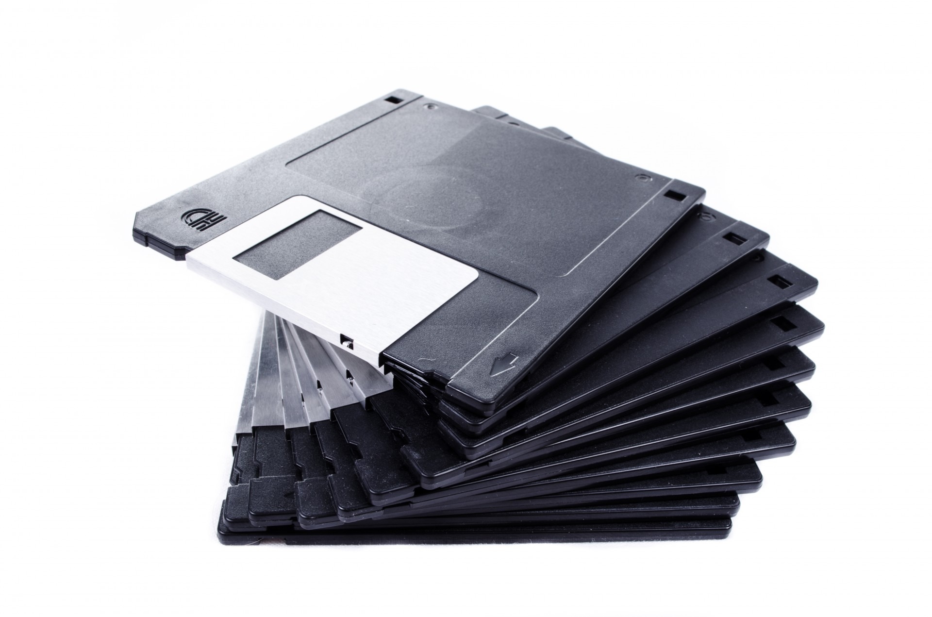 studio shot, retro, case, backup, store, computer, close-up, media, indoors, obsolete, black, compact, wireless technology, black color, cut out, cd, still life, HD Wallpaper